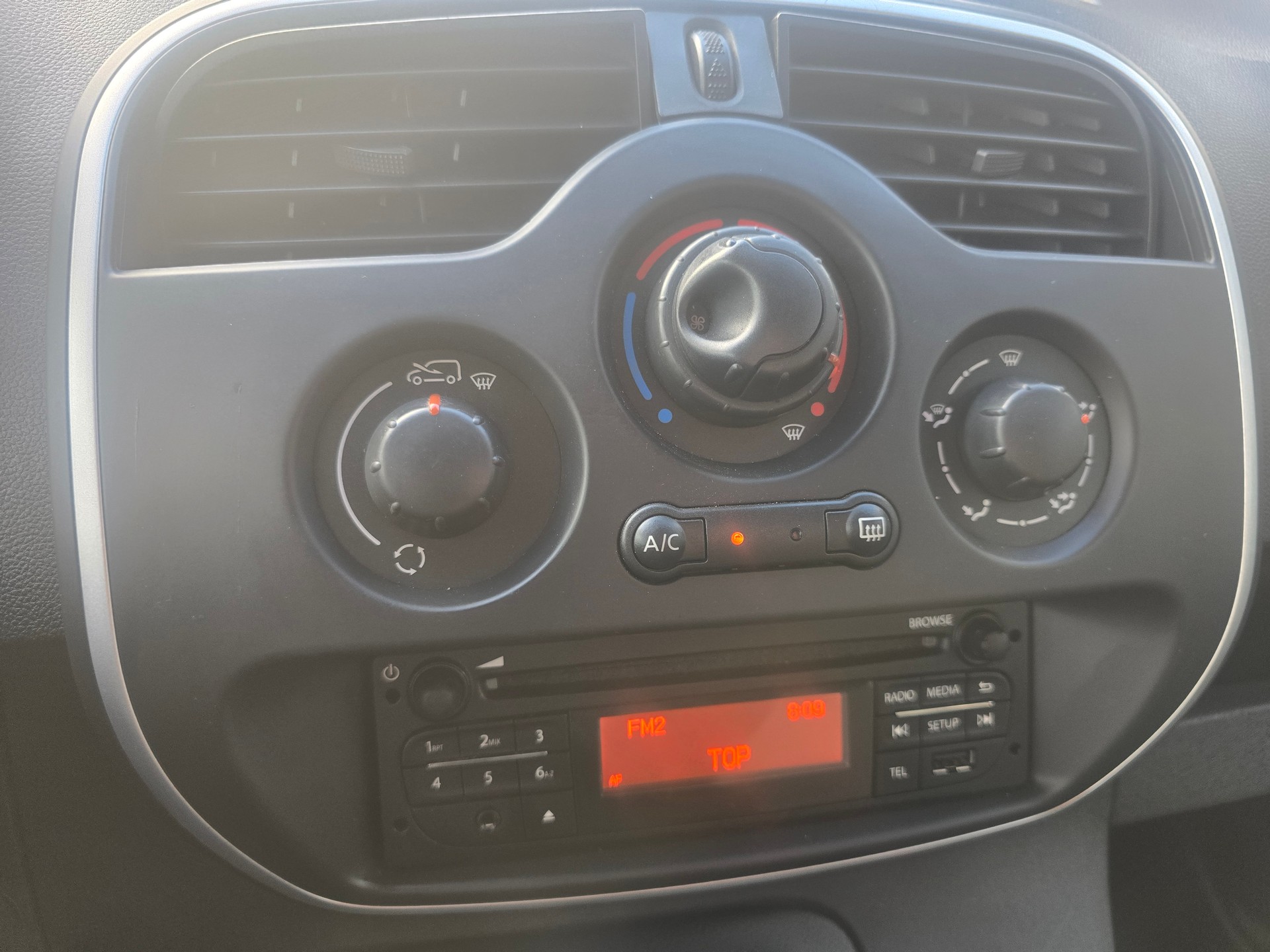 RENAULT KANGOO ENERGY dCi 95*Frsch ab MFK"Frisch ab Service*-image-9