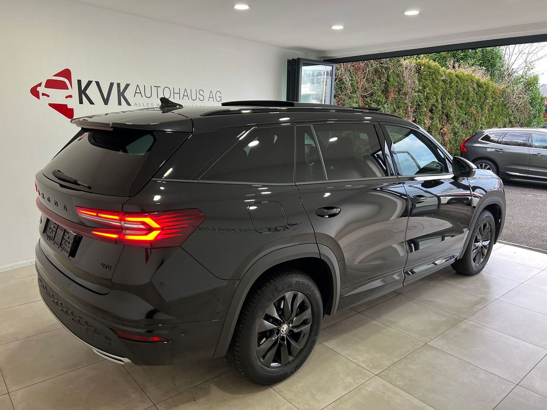 SKODA Kodiaq 2.0 TDI Sportline 4x4 **7Plätzer**8 fach Komplettradsatz*-showroom-element-3