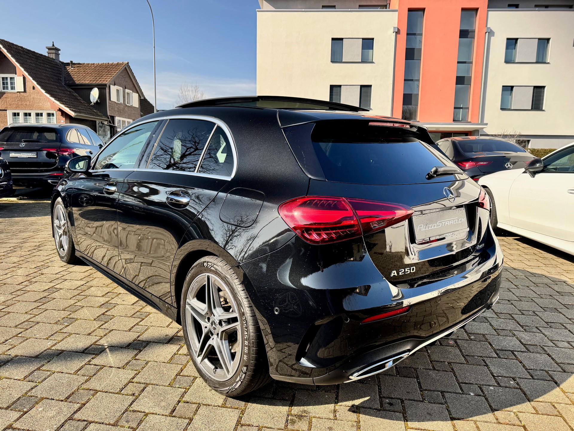 MERCEDES-BENZ A 250 4Matic AMG Line 8G-DCT-image-5