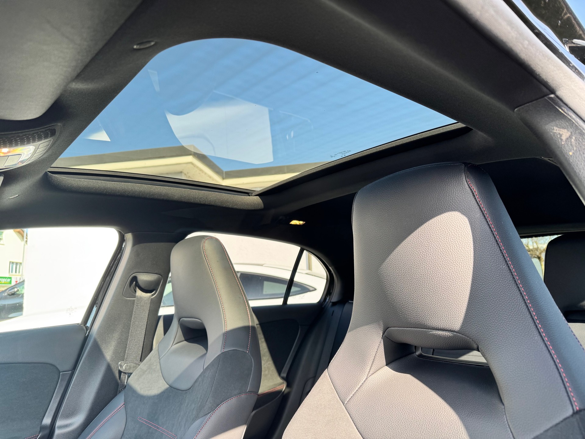 MERCEDES-BENZ A 250 4Matic AMG Line 8G-DCT-image-9