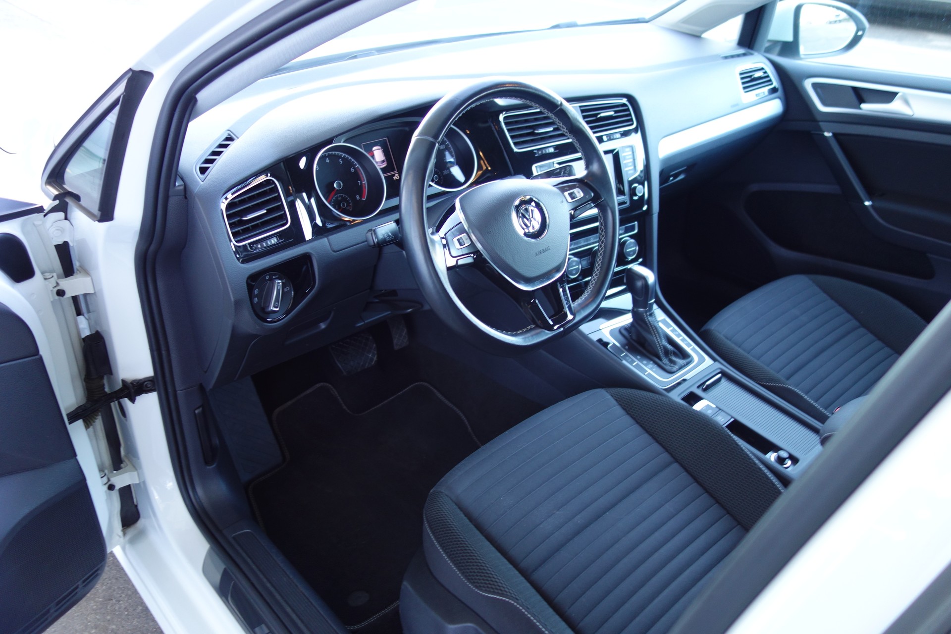 VW Golf 1.4 TSI Cup DSG-image-9