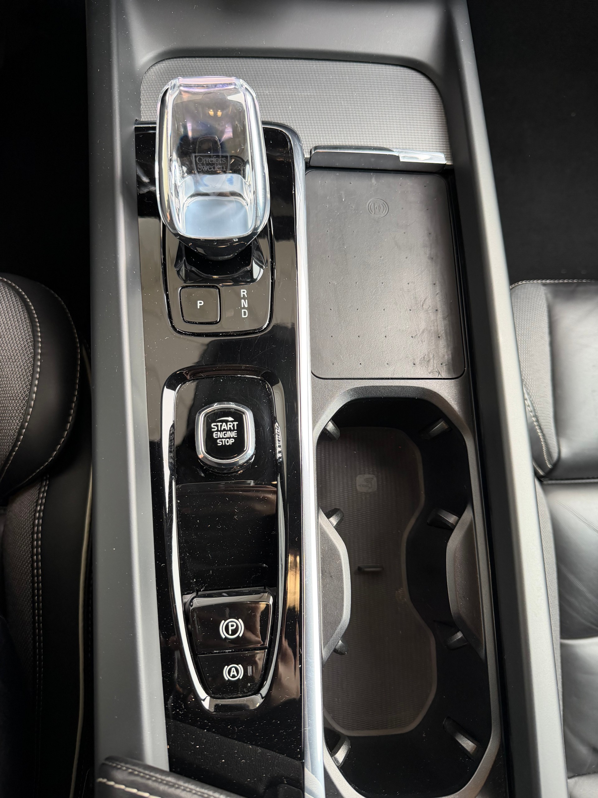 VOLVO XC60 B4 Diesel Mild Hybrid AWD Plus Dark Geartronic-image-14