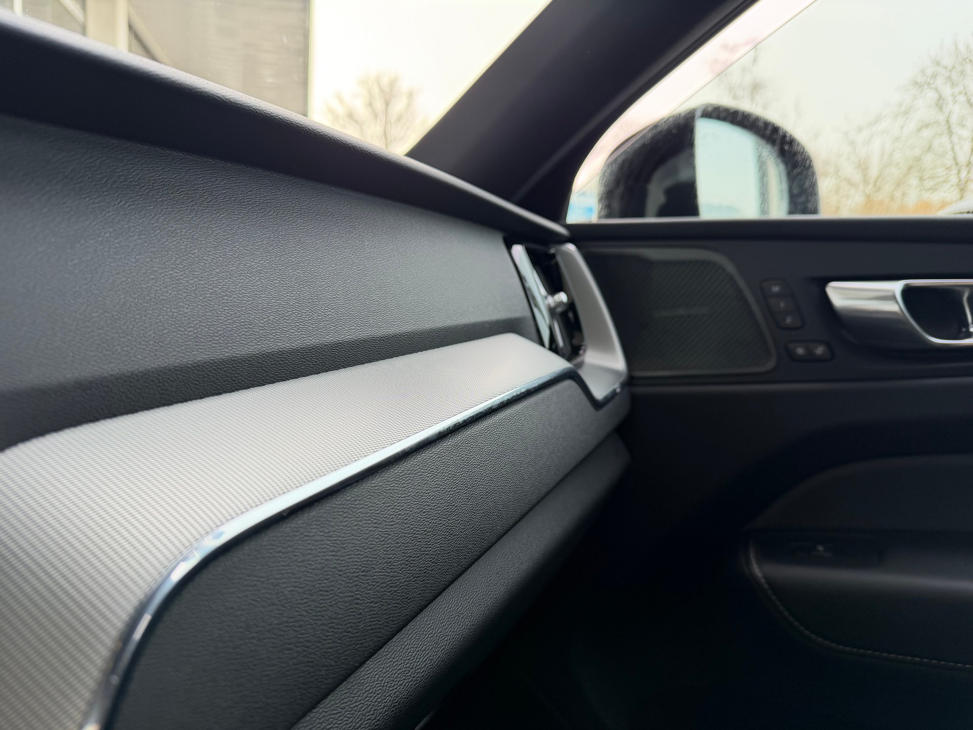 VOLVO XC60 B4 Diesel Mild Hybrid AWD Plus Dark Geartronic-image-12