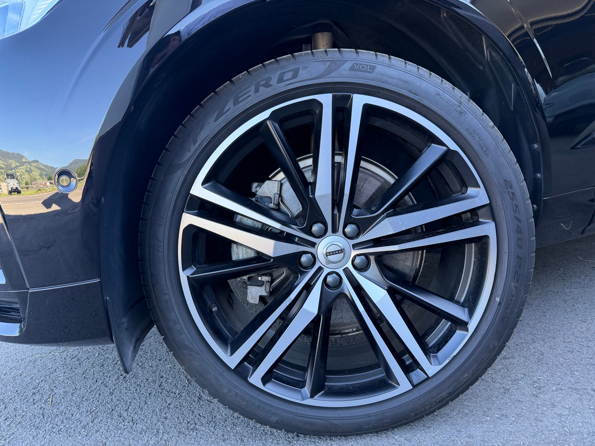 VOLVO XC60 B4 Diesel Mild Hybrid AWD Plus Dark Geartronic-image-9