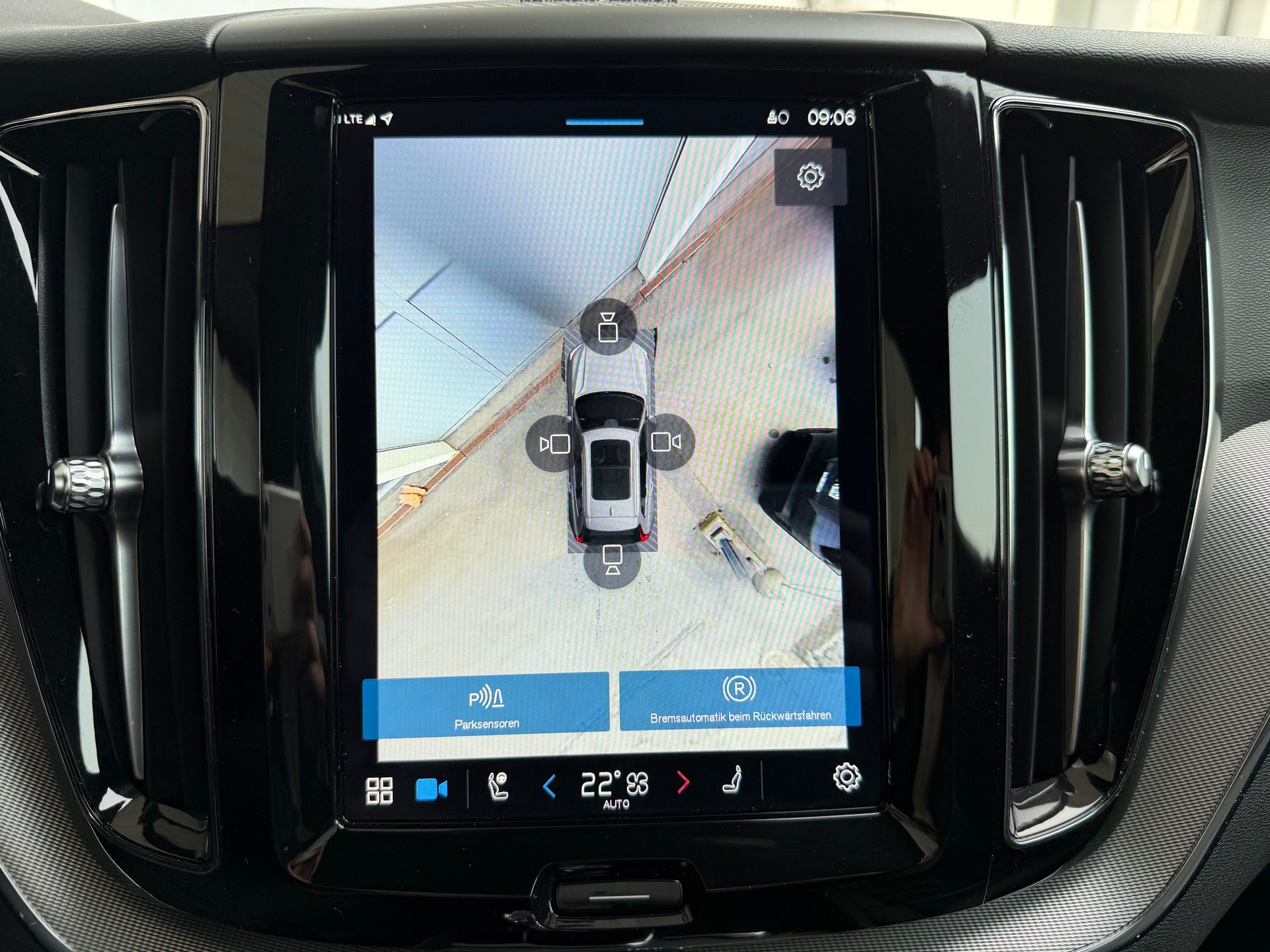 VOLVO XC60 B4 Diesel Mild Hybrid AWD Plus Dark Geartronic-image-16