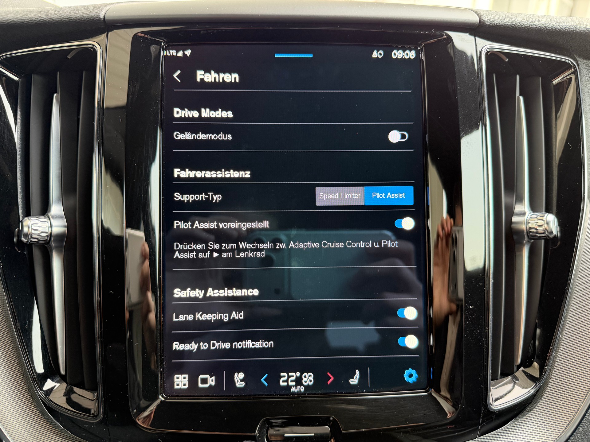 VOLVO XC60 B4 Diesel Mild Hybrid AWD Plus Dark Geartronic-image-18