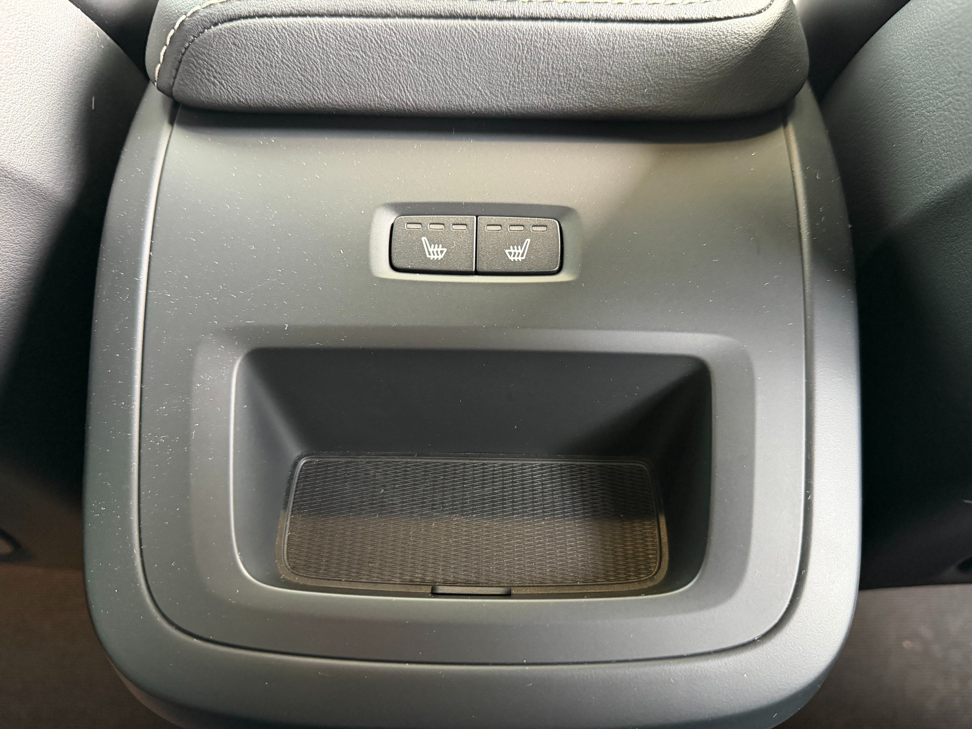 VOLVO XC60 B4 Diesel Mild Hybrid AWD Plus Dark Geartronic-image-6