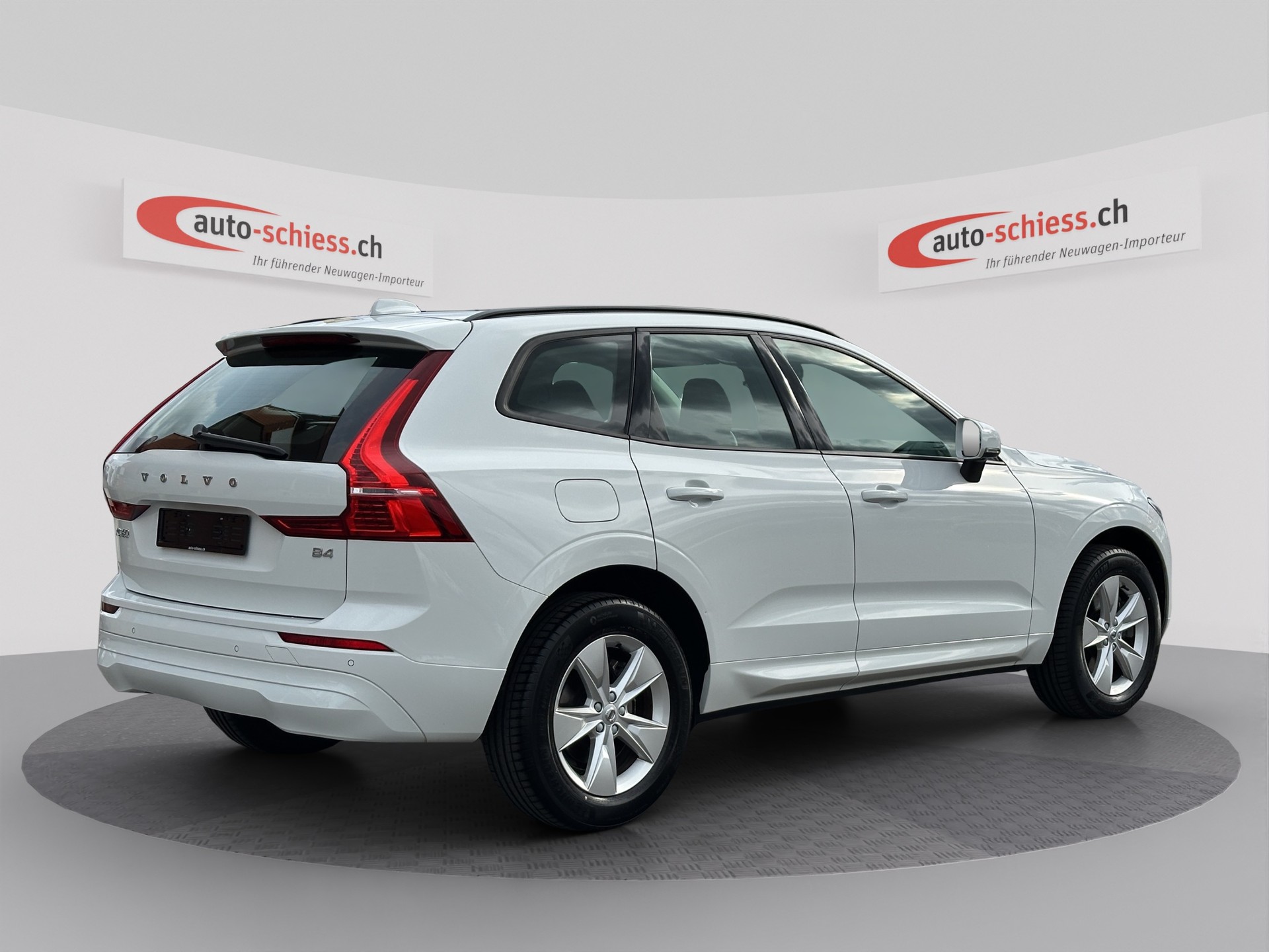 VOLVO XC60 B4 Benzin Mild Hybrid Momentum Geartronic-image-4