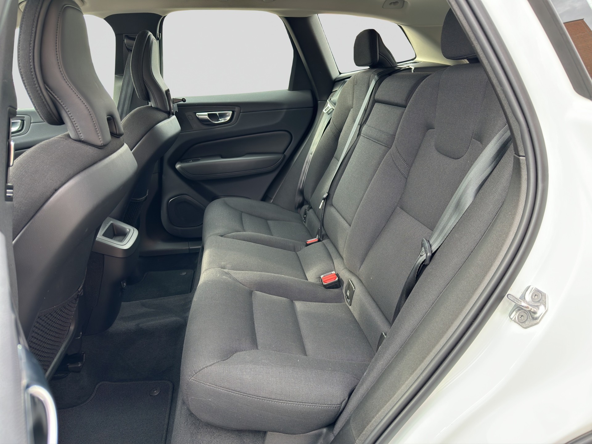 VOLVO XC60 B4 Benzin Mild Hybrid Momentum Geartronic-image-7