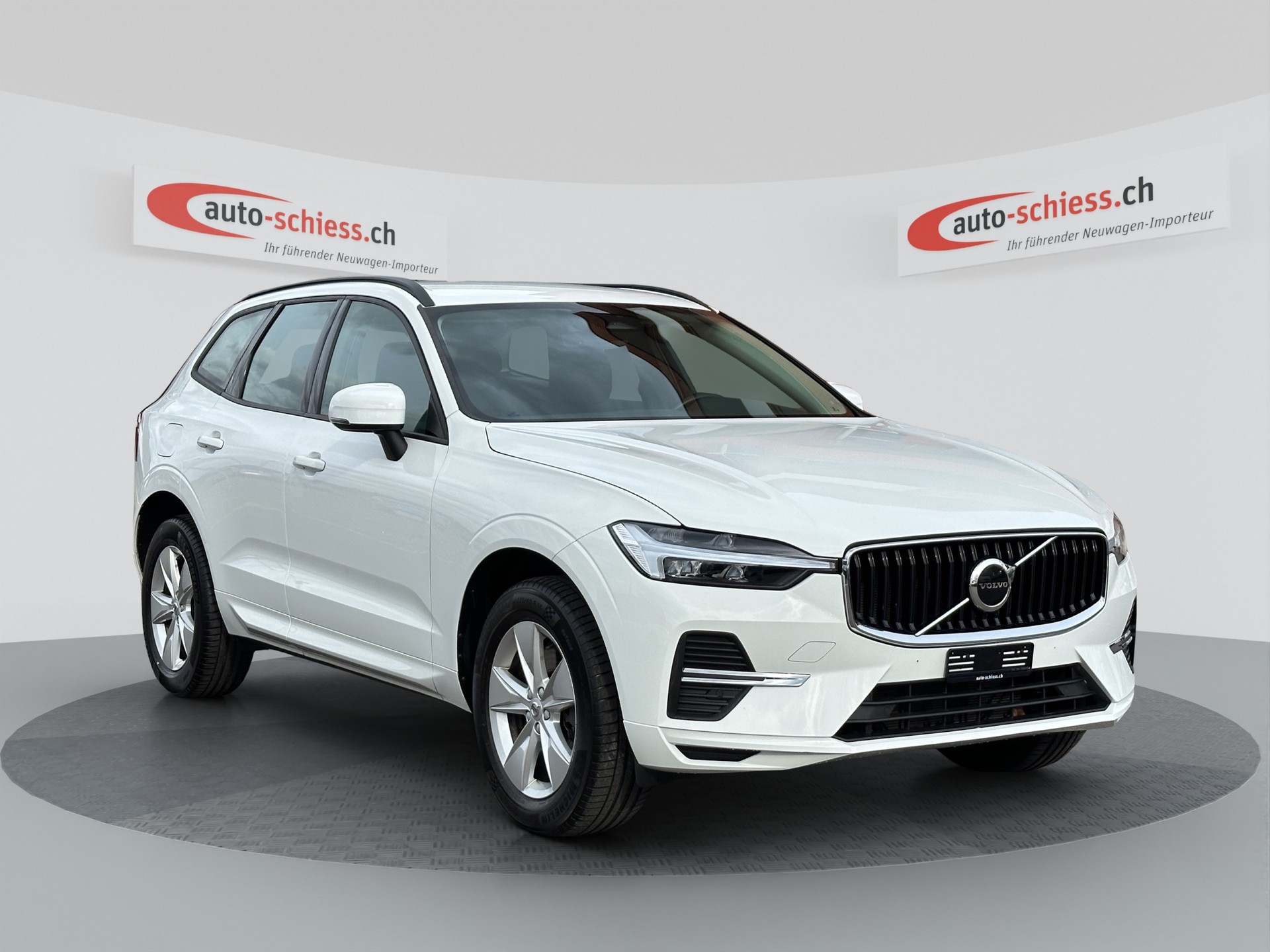 VOLVO XC60 B4 Benzin Mild Hybrid Momentum Geartronic-image-0