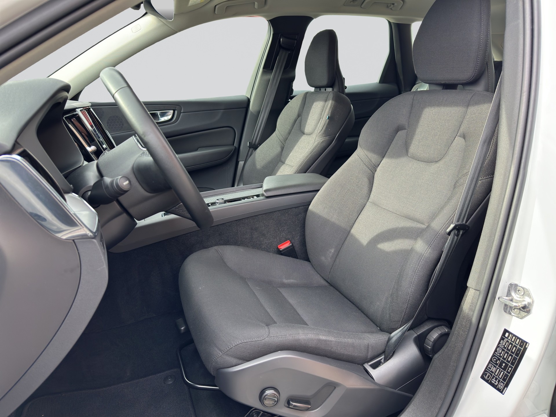 VOLVO XC60 B4 Benzin Mild Hybrid Momentum Geartronic-image-5
