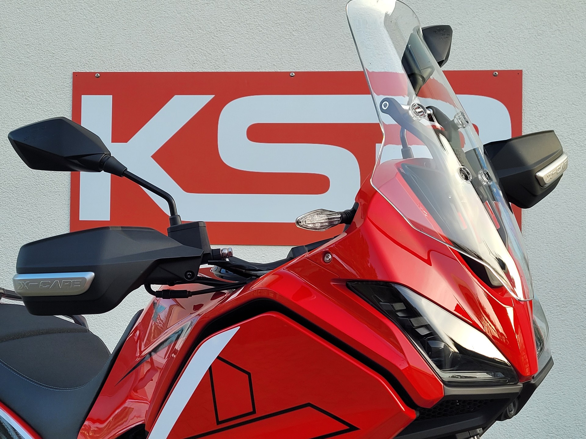 MOTO MORINI X-Cape 700 Gold Edition-showroom-element-3