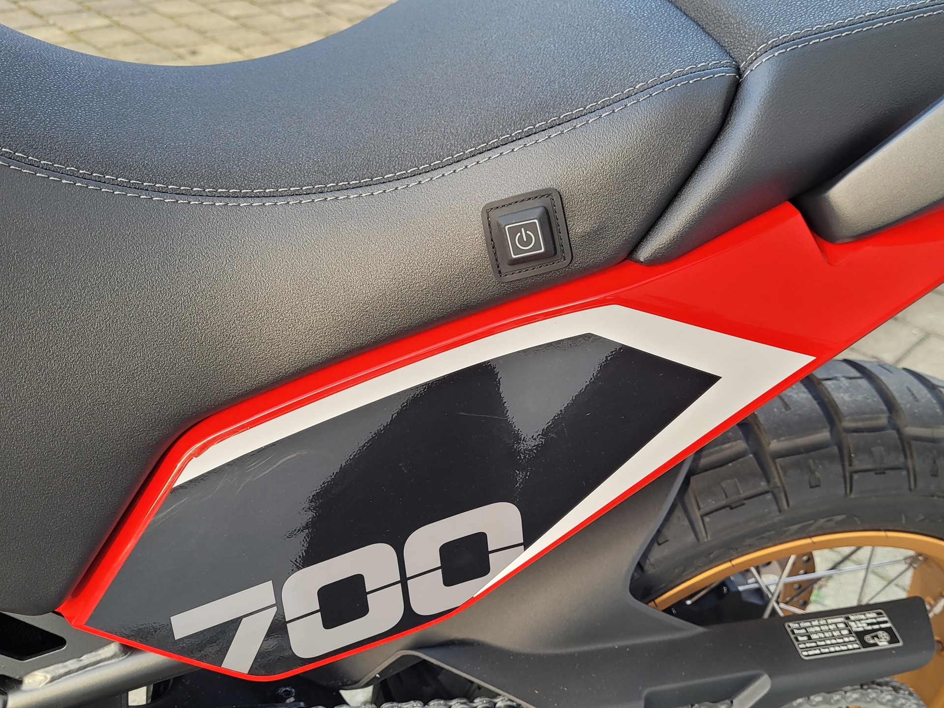 MOTO MORINI X-Cape 700 Gold Edition-image-9