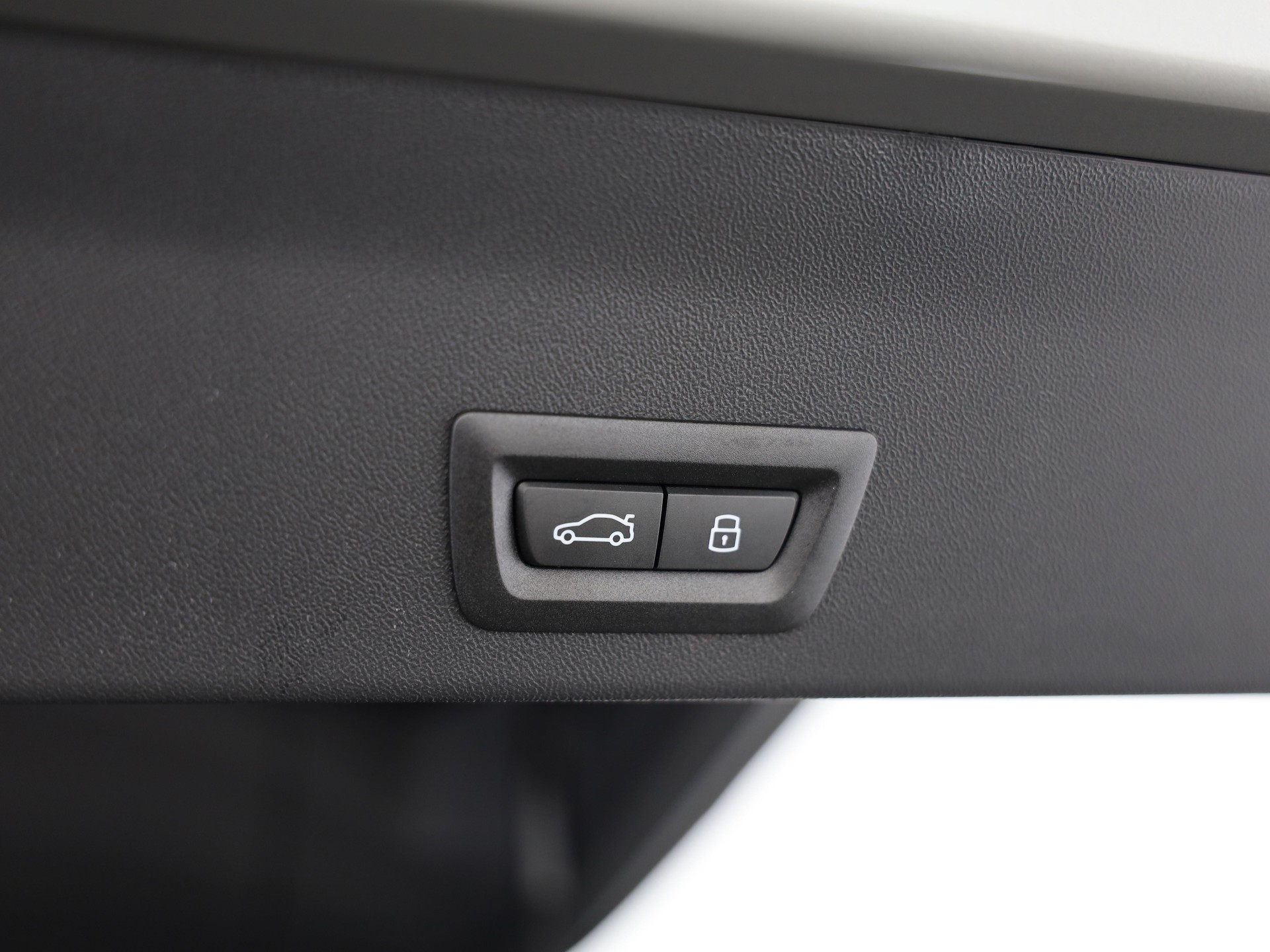 BMW iX3 50 xDrive-image-8