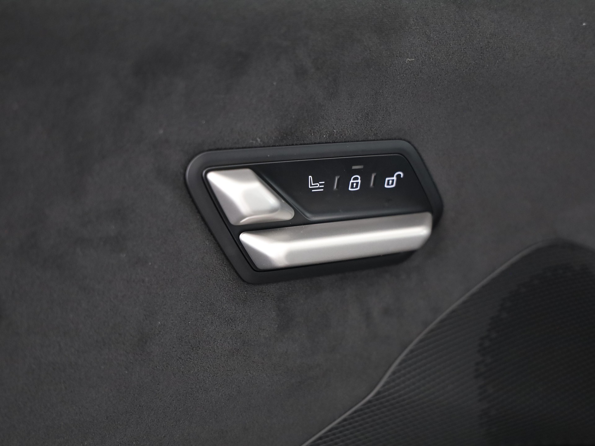 BMW iX3 50 xDrive-image-11