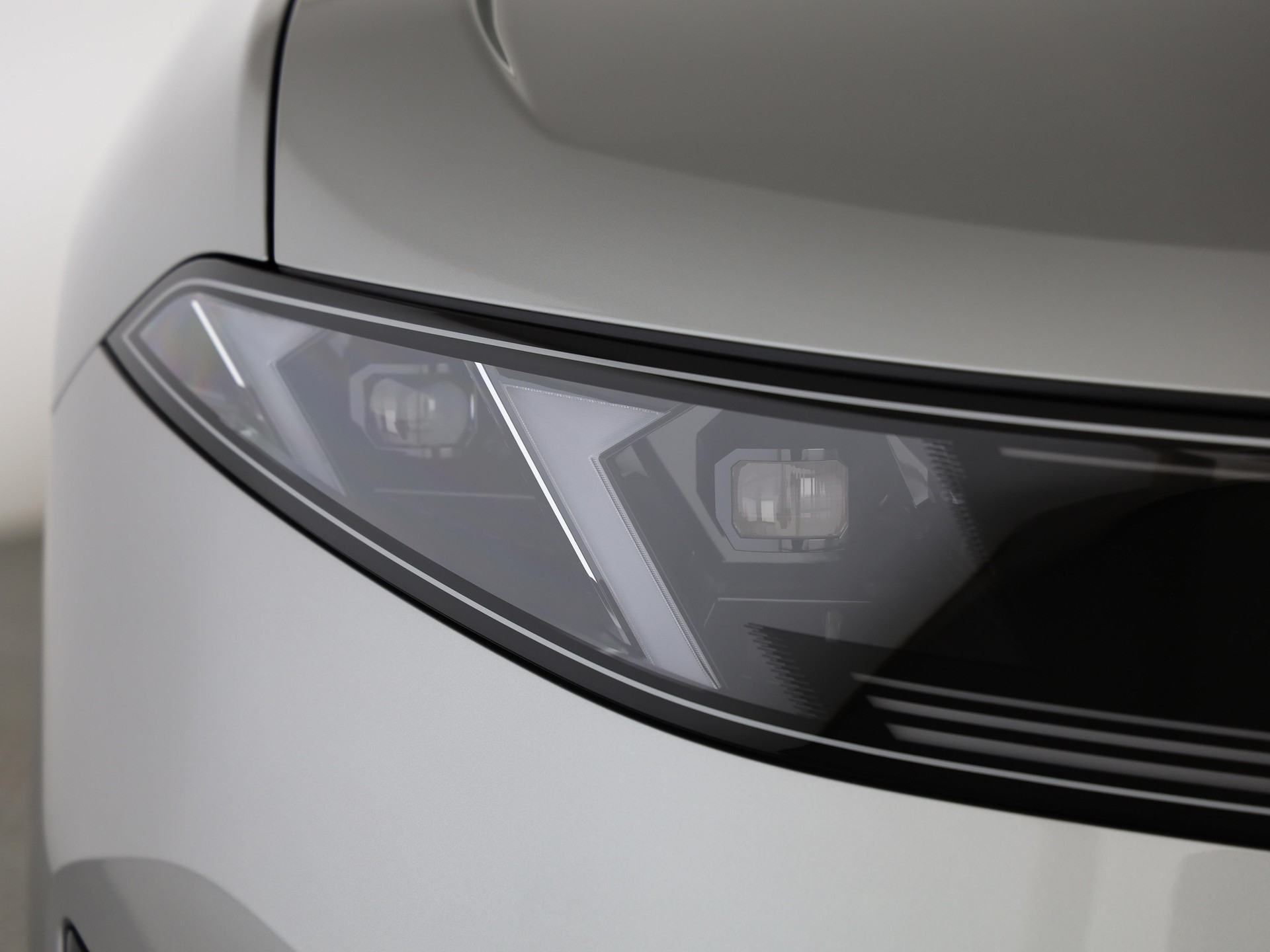 BMW iX3 50 xDrive-image-5