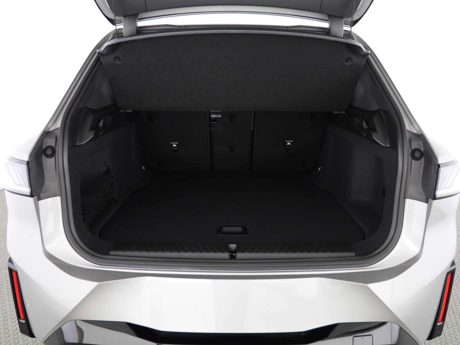 BMW iX3 50 xDrive-image-6