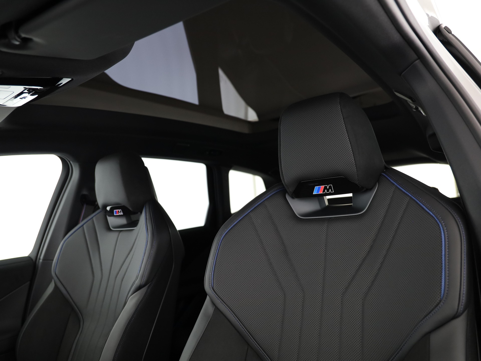 BMW iX3 50 xDrive-image-12