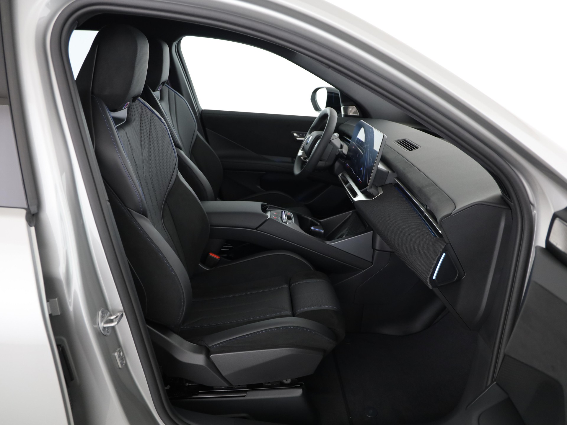 BMW iX3 50 xDrive-image-15