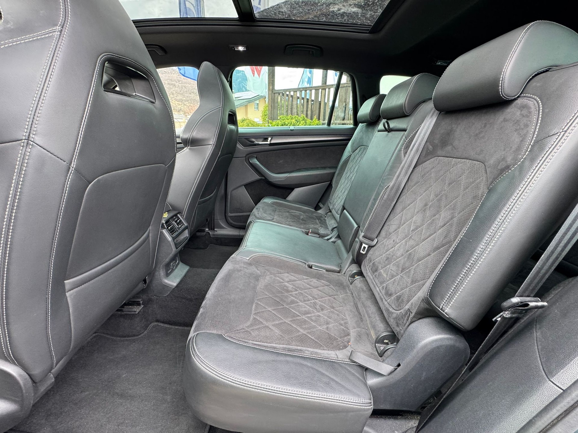 SKODA Kodiaq 2.0 TSI 4x4 Sport Line-image-11