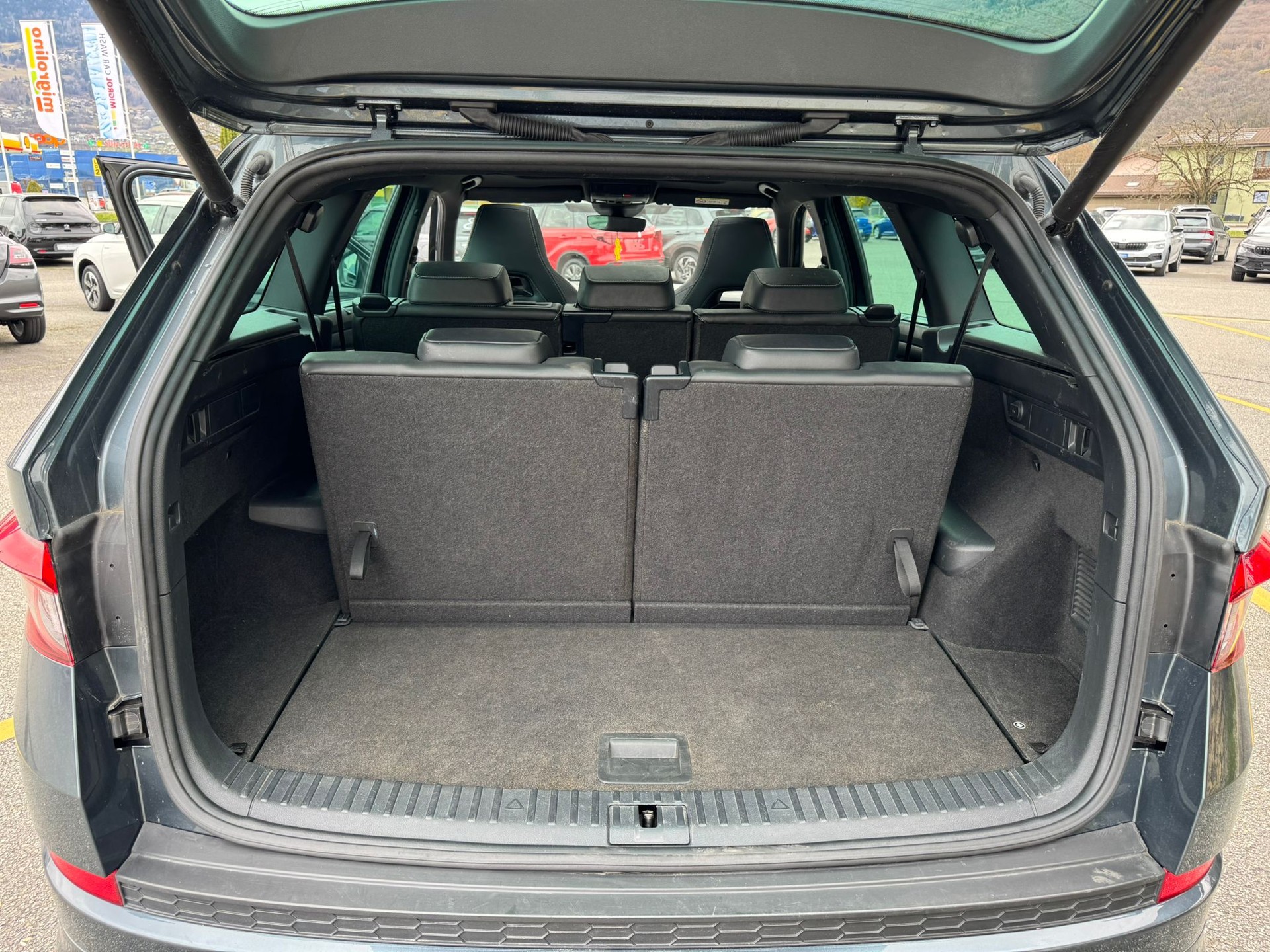 SKODA Kodiaq 2.0 TSI 4x4 Sport Line-image-14