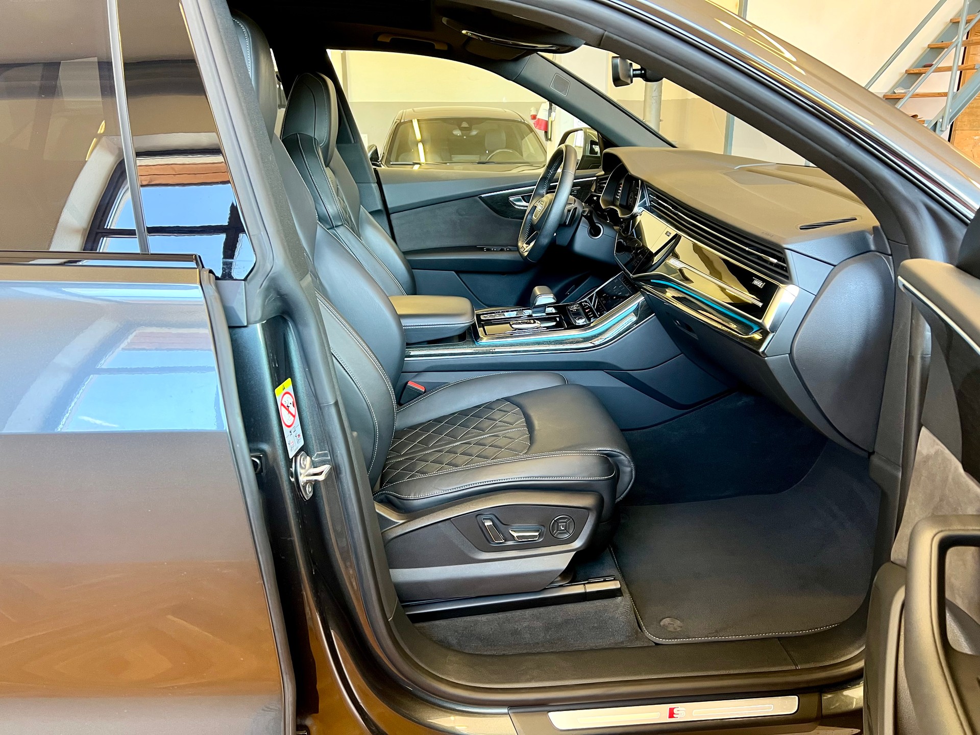AUDI Q8 50 TDI S-Line quattro tiptronic-image-23