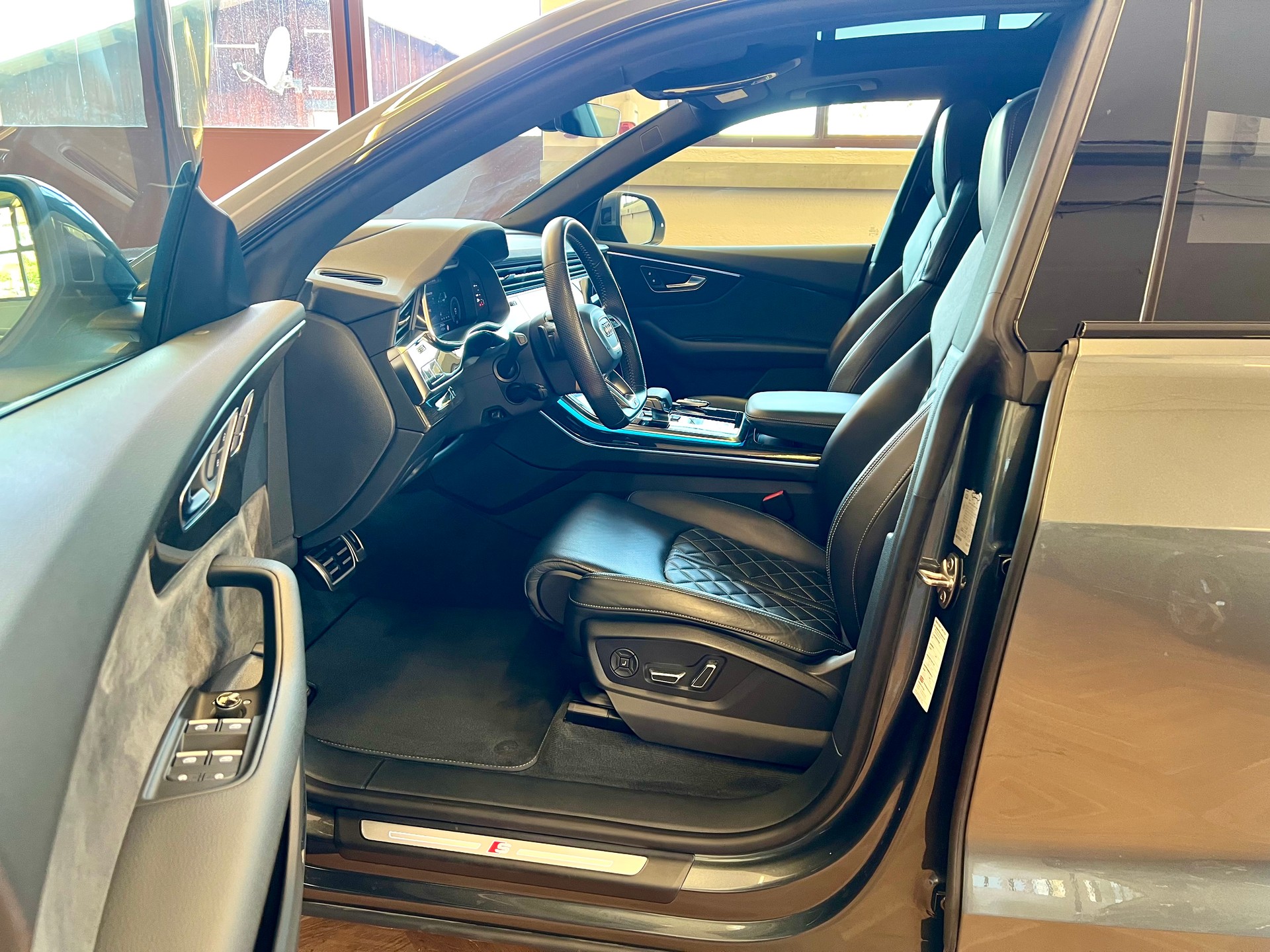 AUDI Q8 50 TDI S-Line quattro tiptronic-image-14