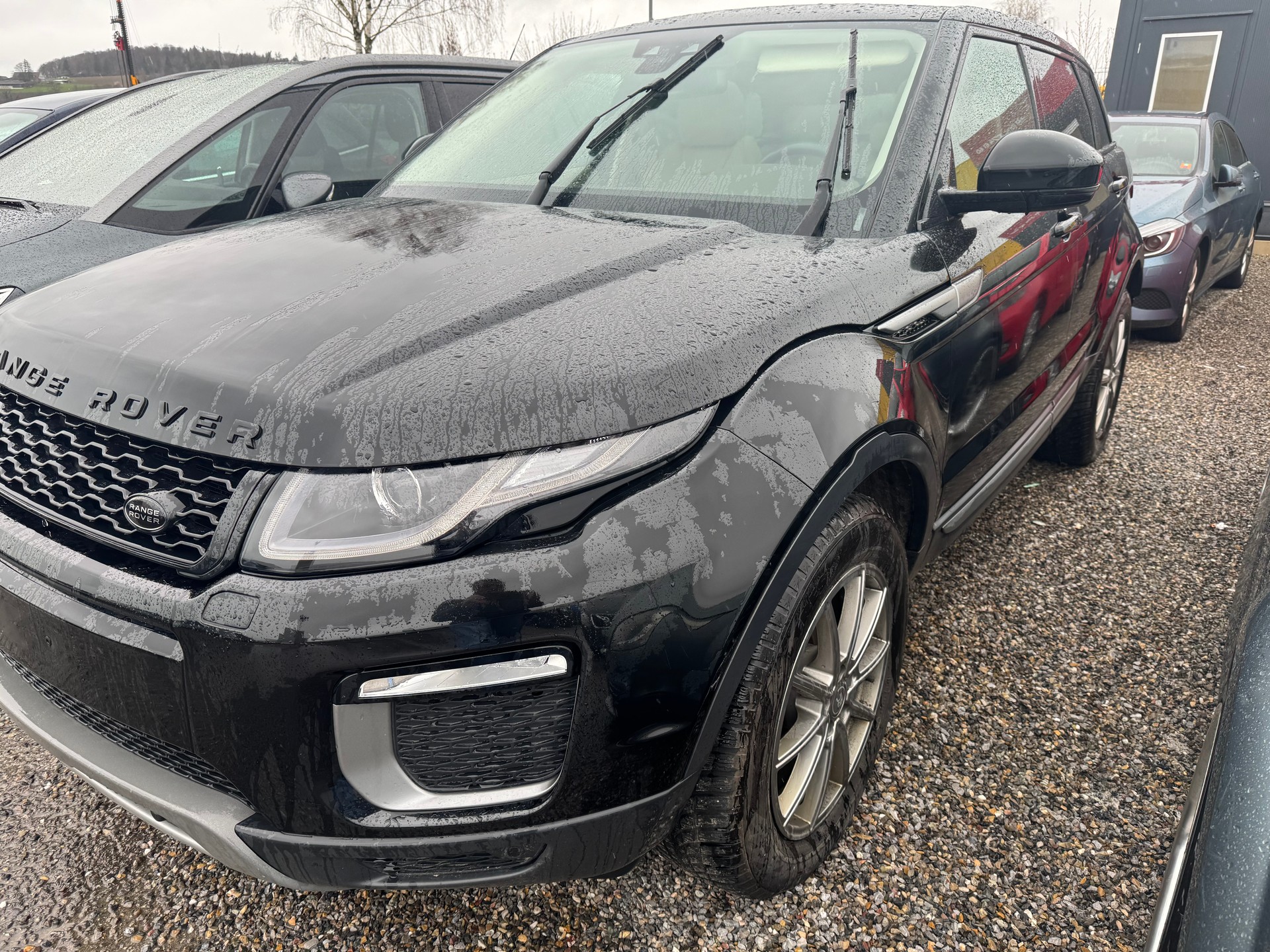 LAND ROVER Range Rover Evoque 2.0 TD4 SE Dynamic AT9-image-2