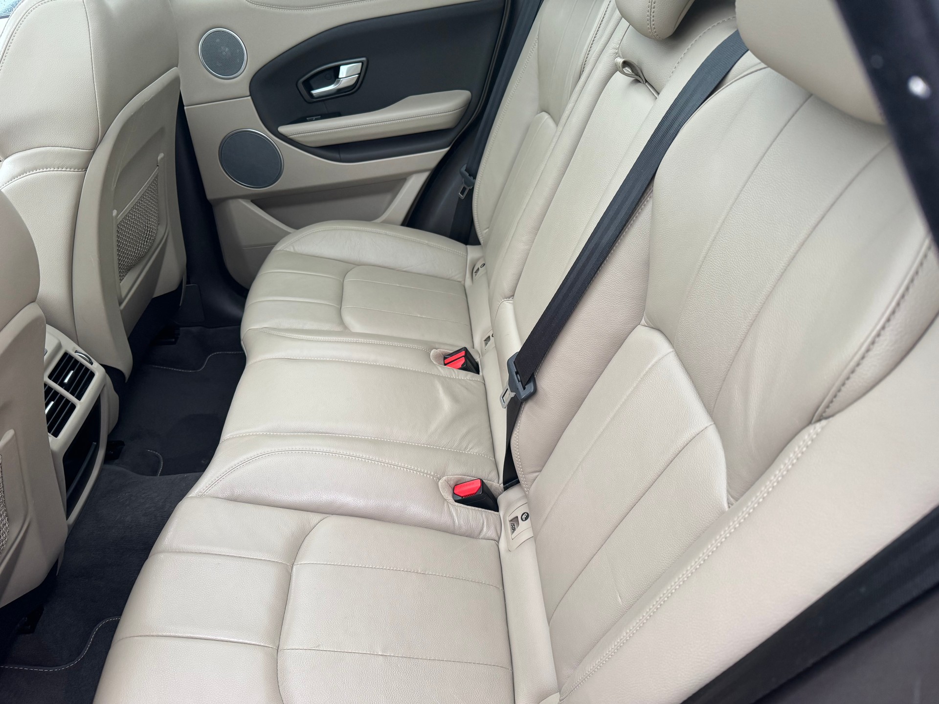 LAND ROVER Range Rover Evoque 2.0 TD4 SE Dynamic AT9-image-8