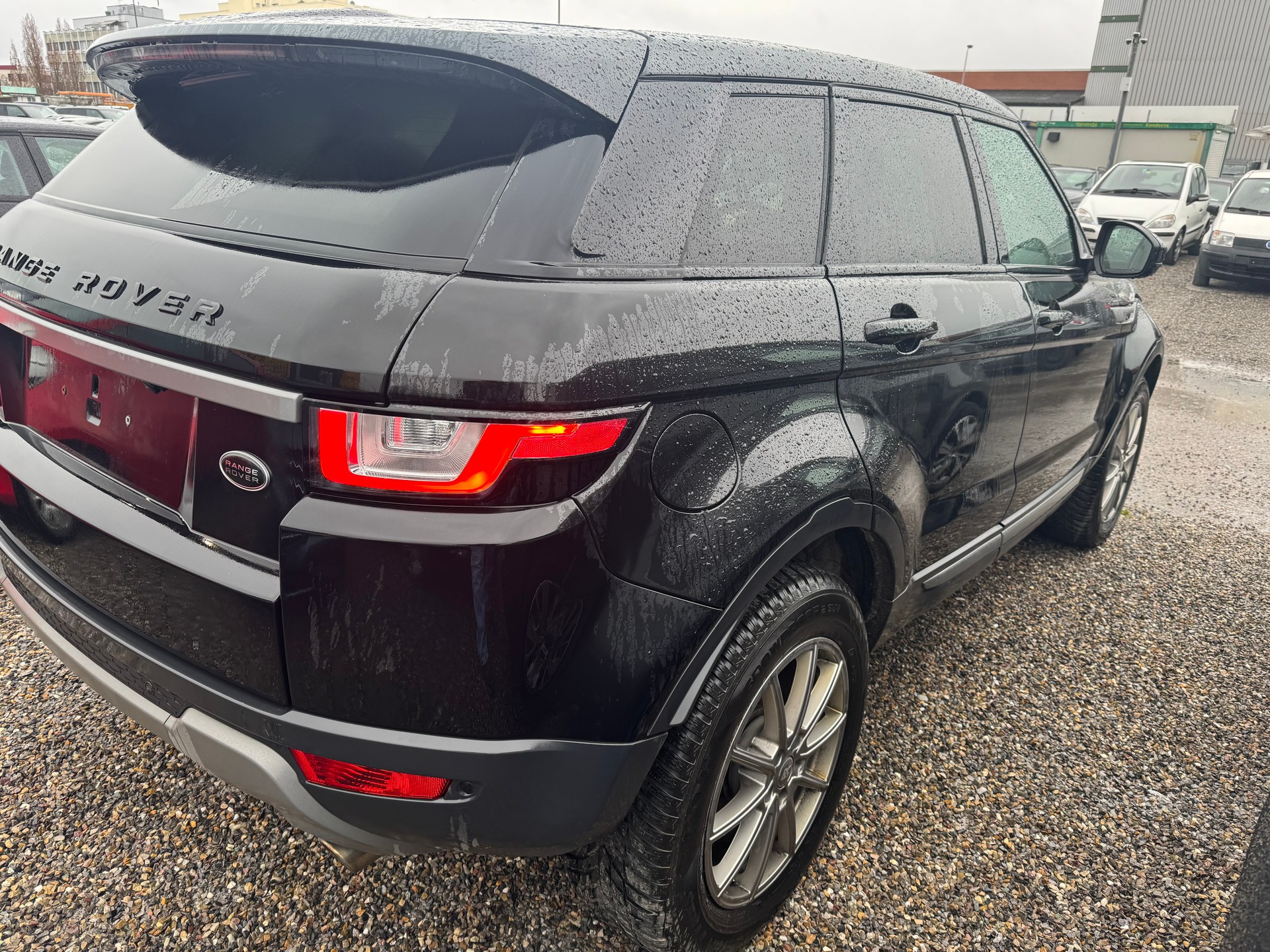 LAND ROVER Range Rover Evoque 2.0 TD4 SE Dynamic AT9-image-3