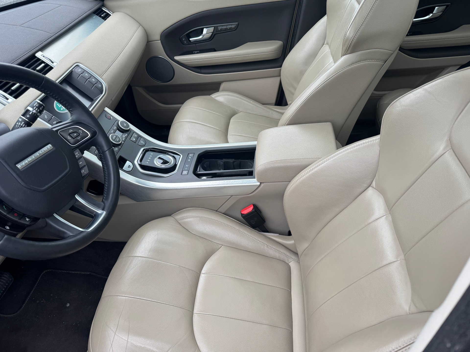 LAND ROVER Range Rover Evoque 2.0 TD4 SE Dynamic AT9-image-7