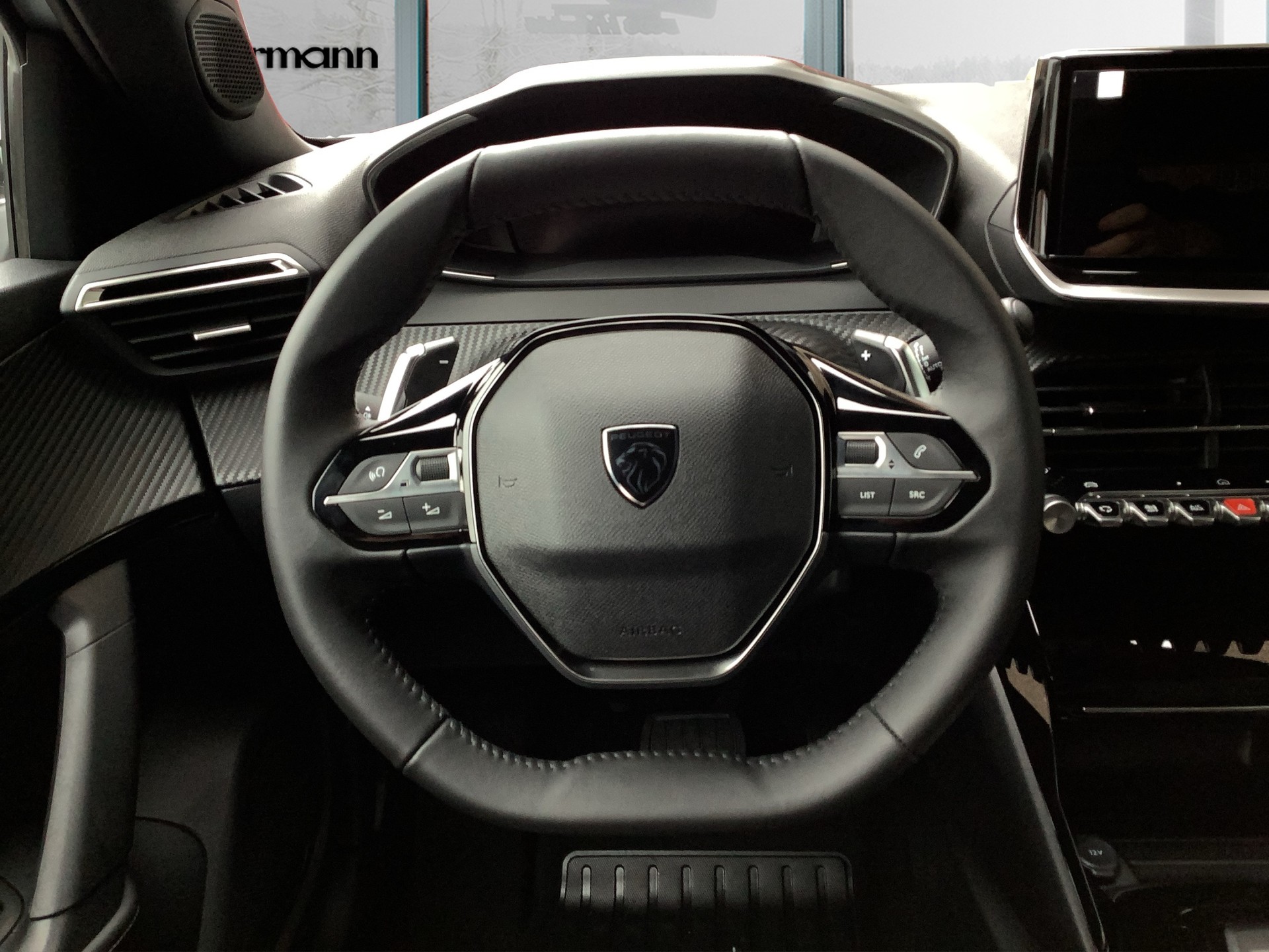 PEUGEOT 2008 1.2 145 MHEV Allure Premium-image-9