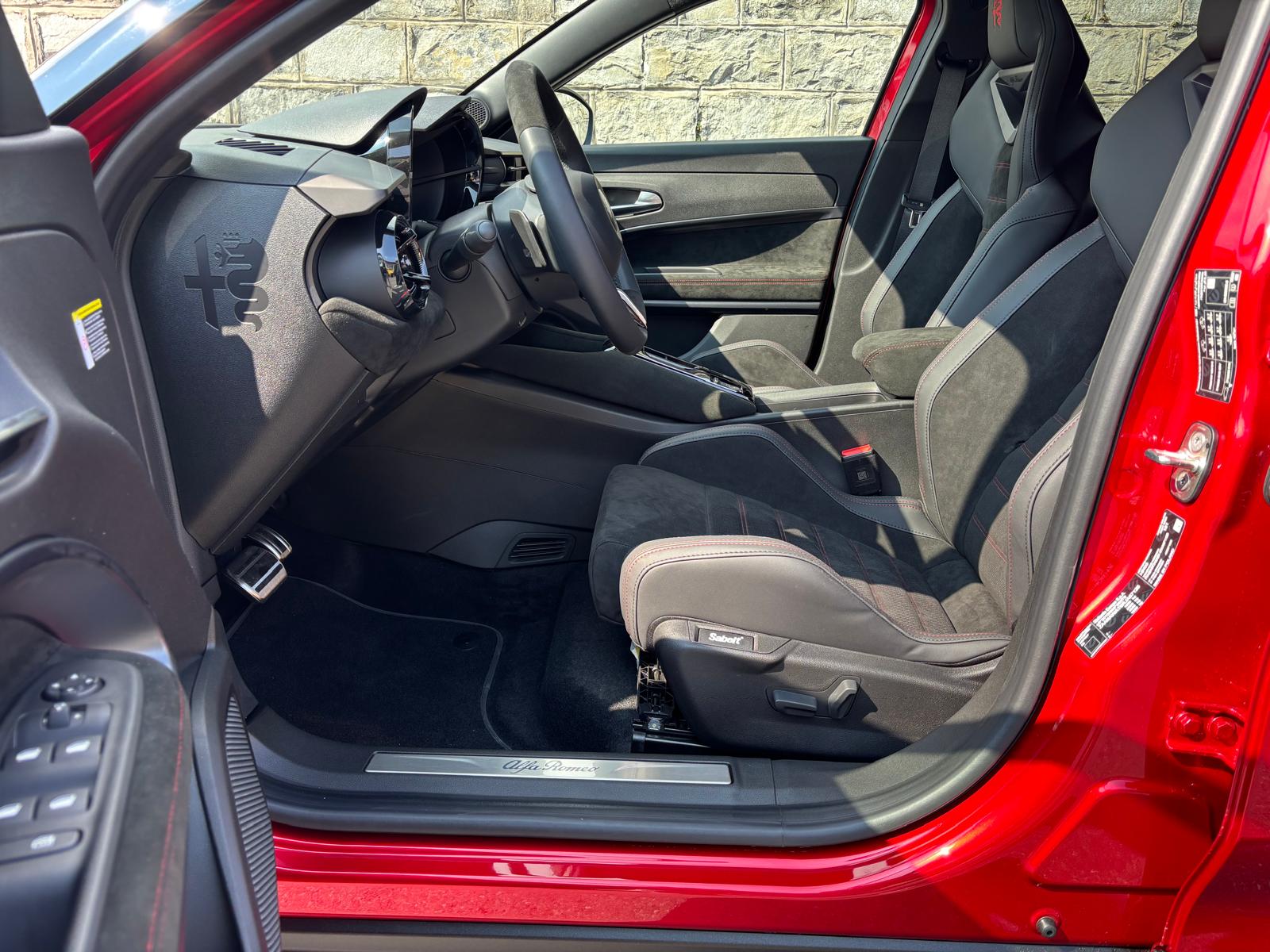 ALFA ROMEO Junior 1.2 48V Hybrid Q4 Sport Sky-image-6
