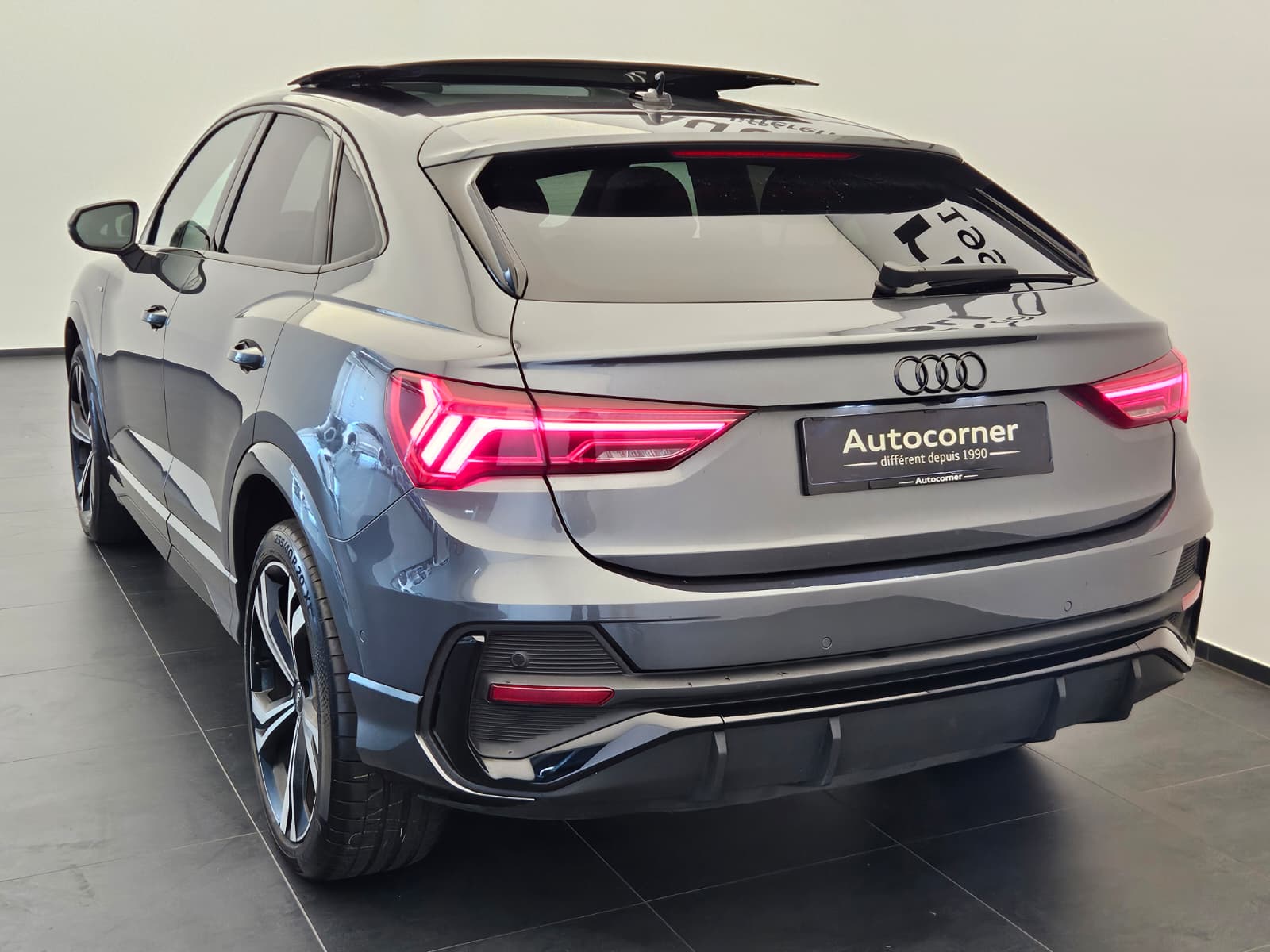 AUDI Q3 Sportback 40 TDI S line quattro S-tronic-image-8