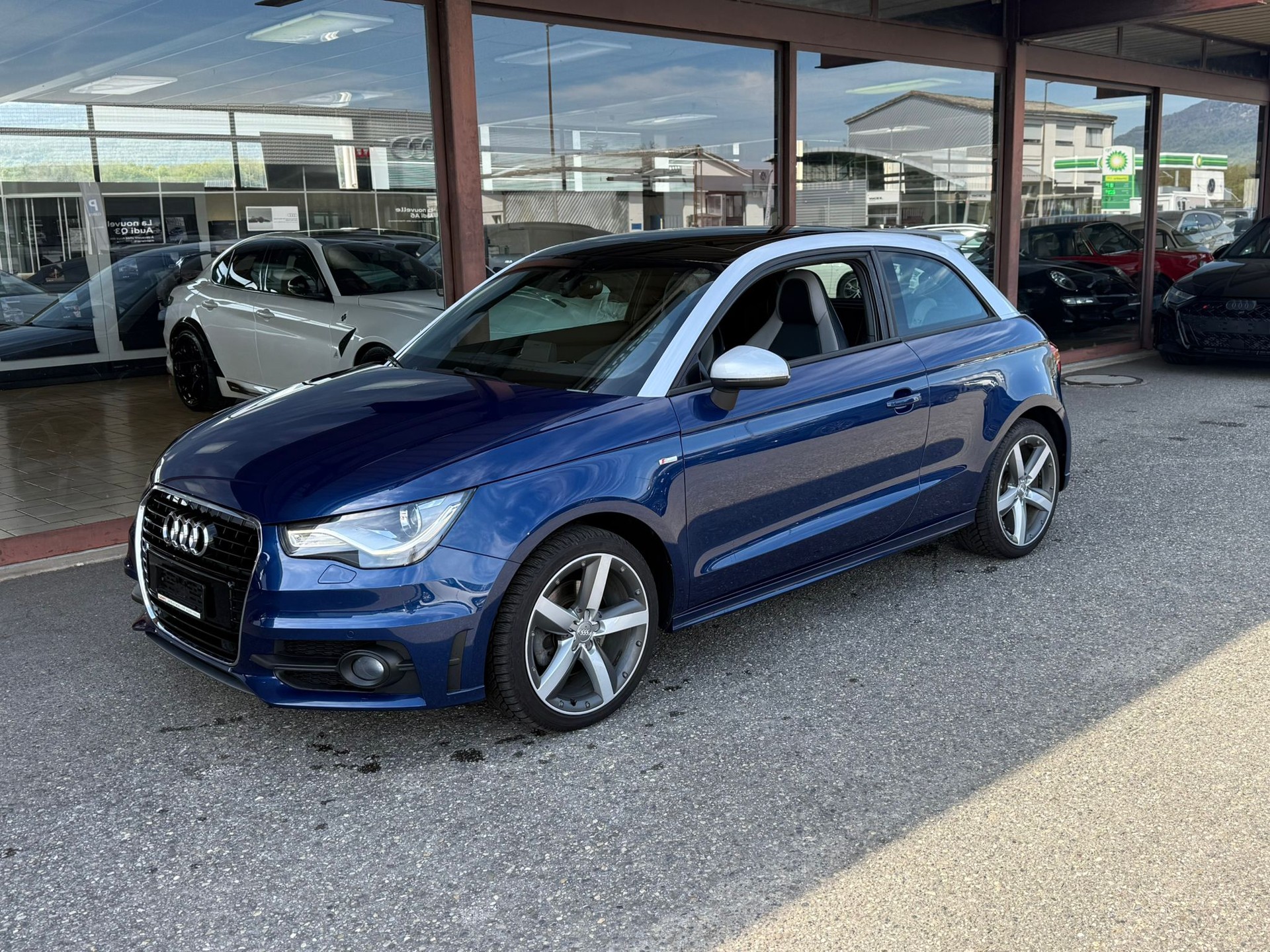 AUDI A1 1.4 TFSI Attraction-image-1