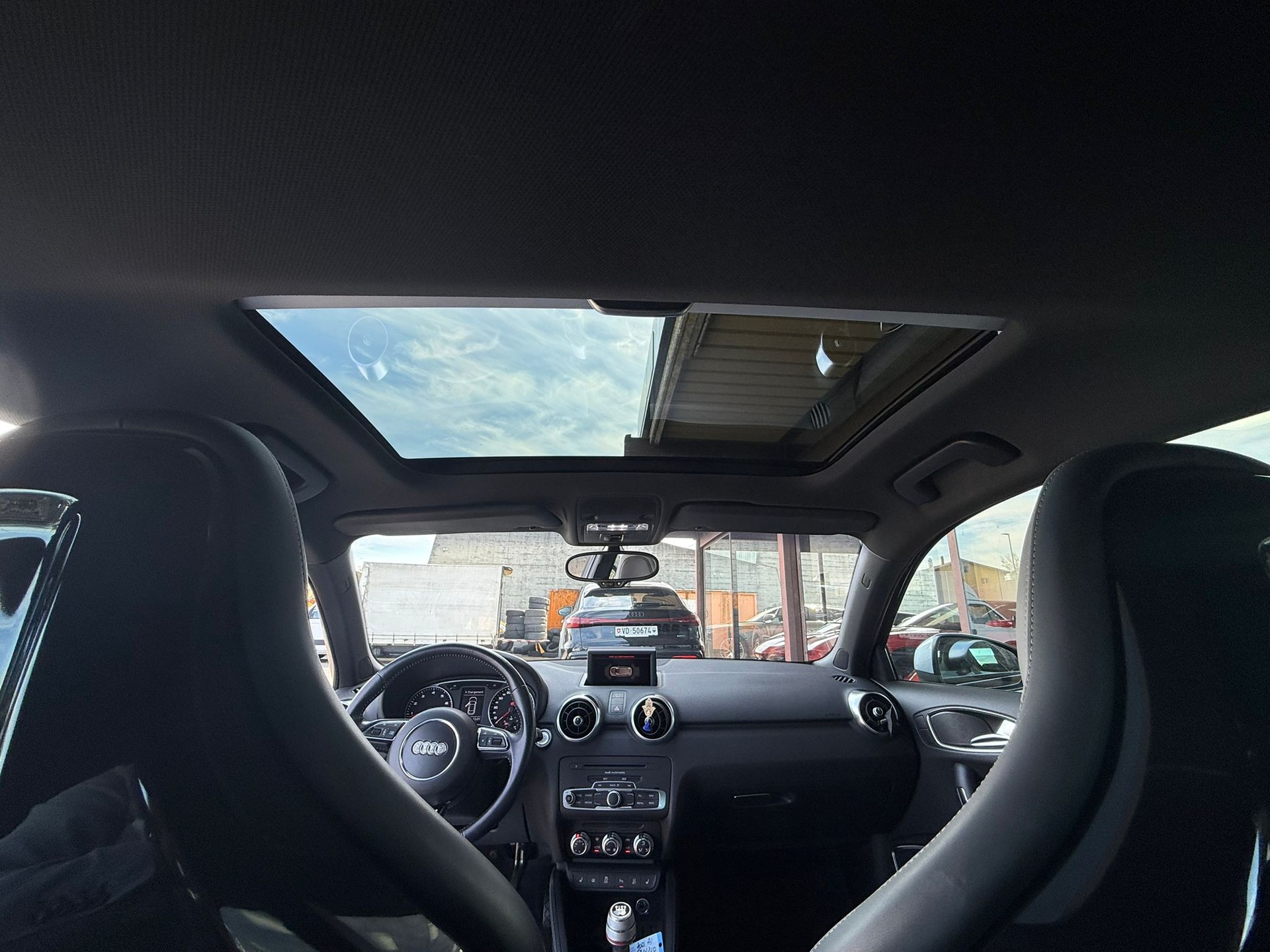 AUDI A1 1.4 TFSI Attraction-image-9