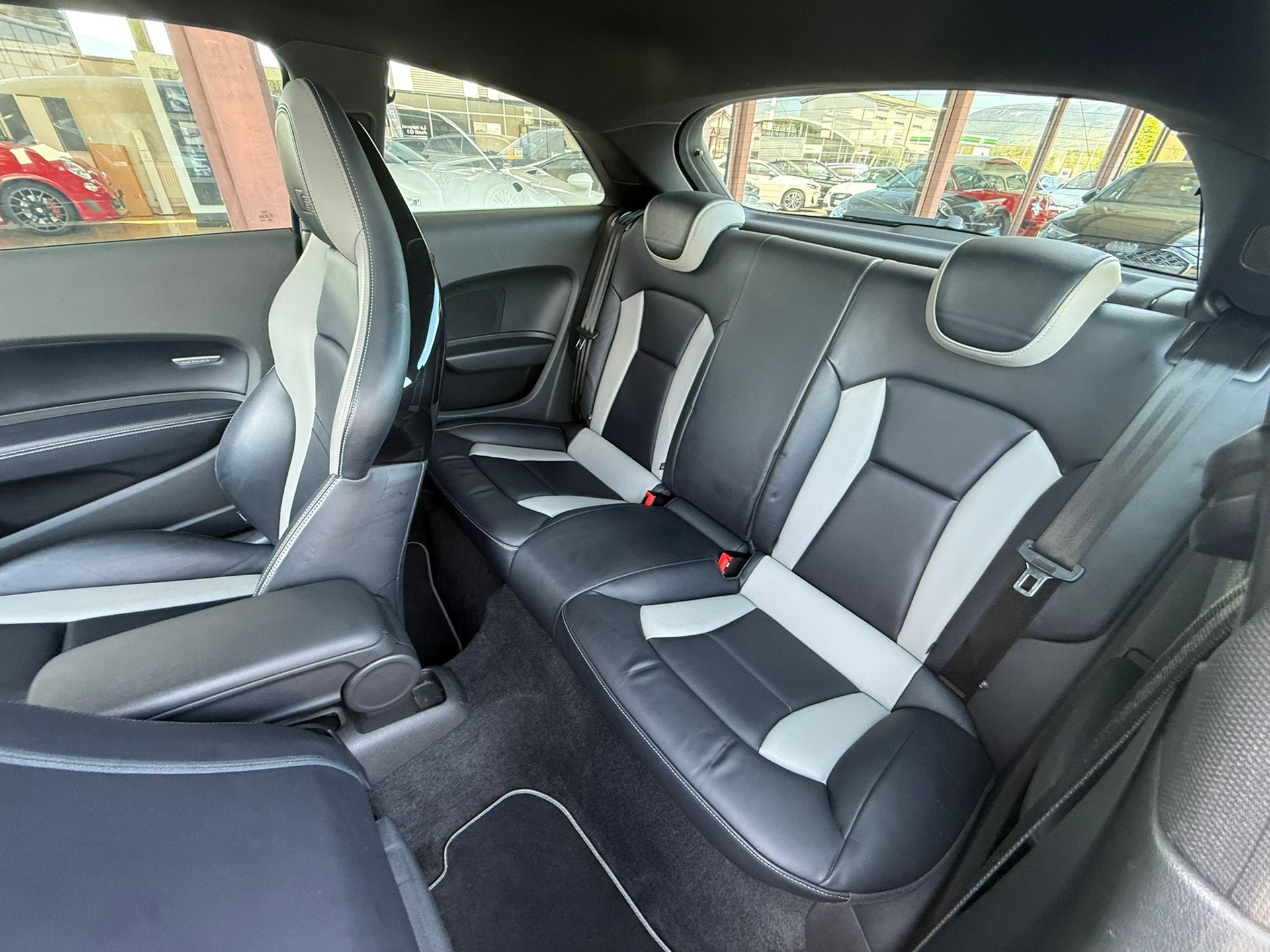 AUDI A1 1.4 TFSI Attraction-image-7