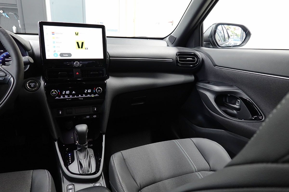 TOYOTA Yaris Cross 1.5 Premium 2WD e-CVT MY 2026-image-8