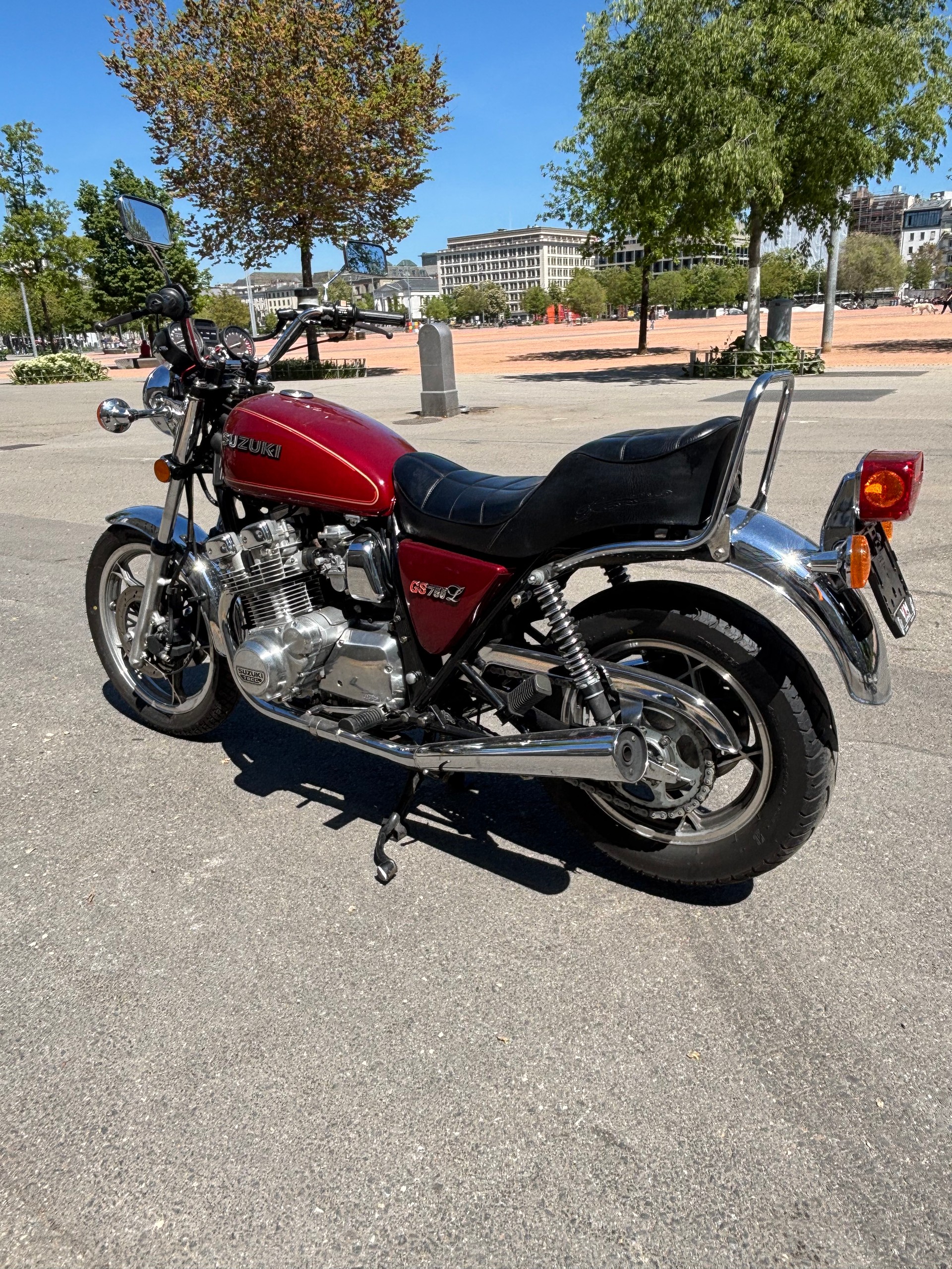 SUZUKI GSX 750-image-1