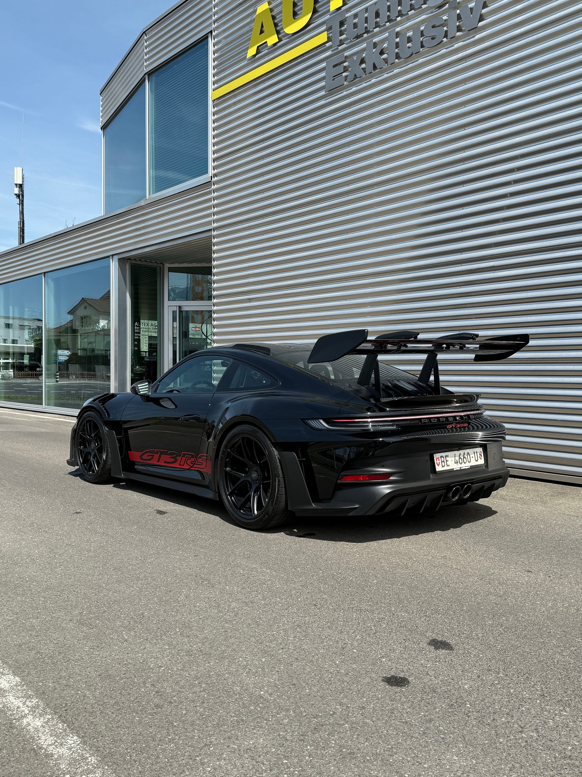 PORSCHE 911 GT3 RS Weissach-showroom-element-2