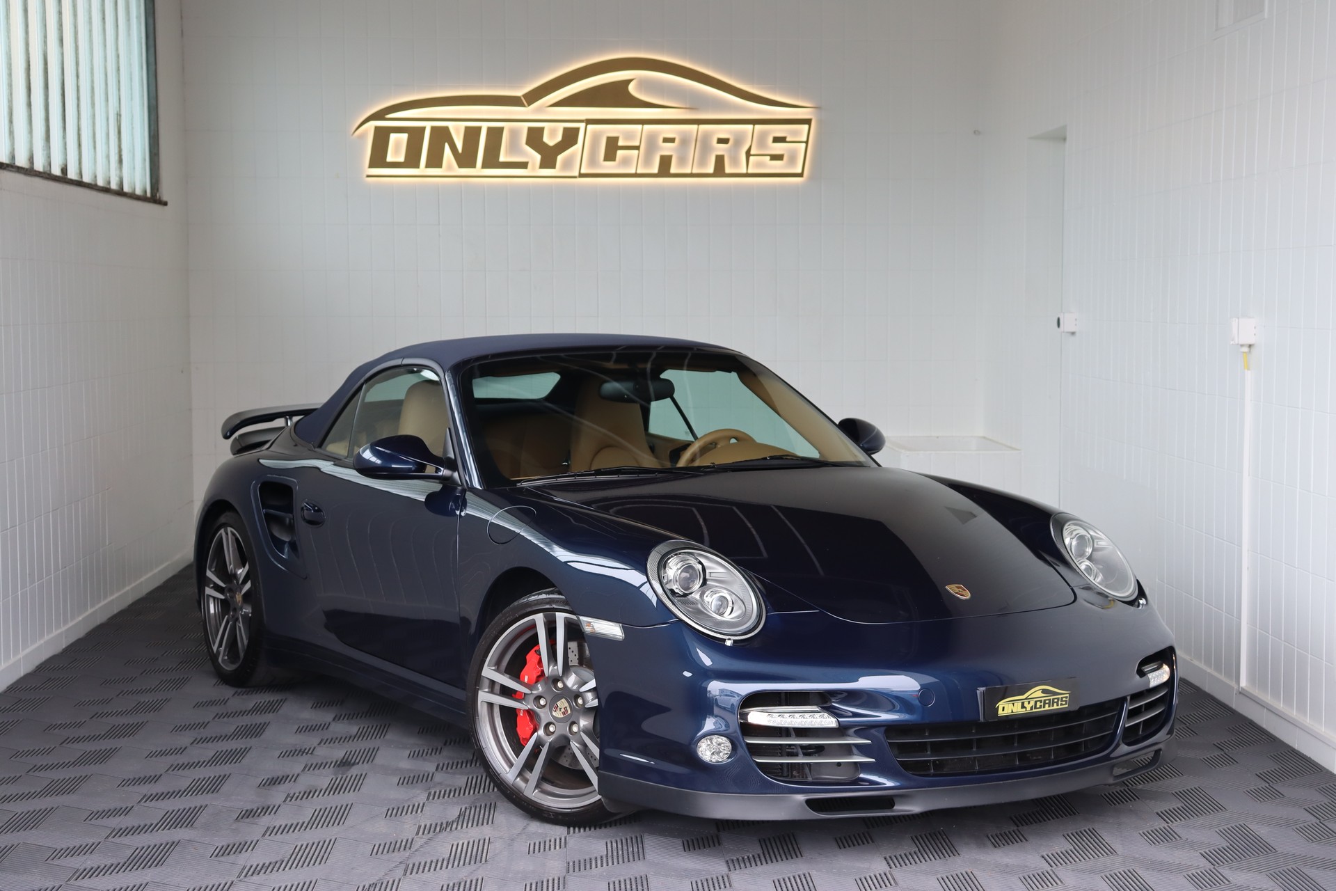 PORSCHE 911 Cabrio Turbo PDK-image-1