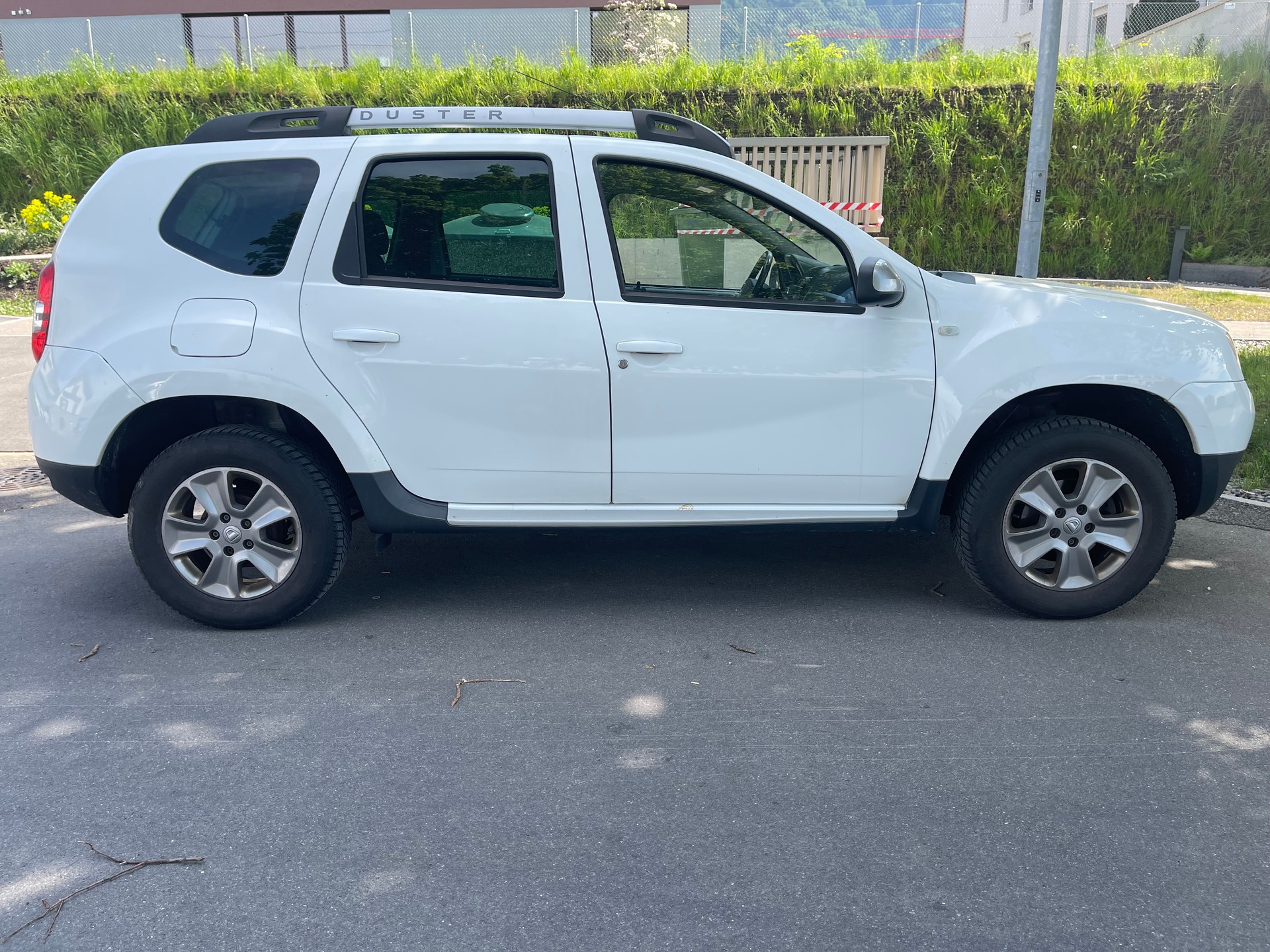DACIA Duster 1.6 Celebration 4x4-image-2