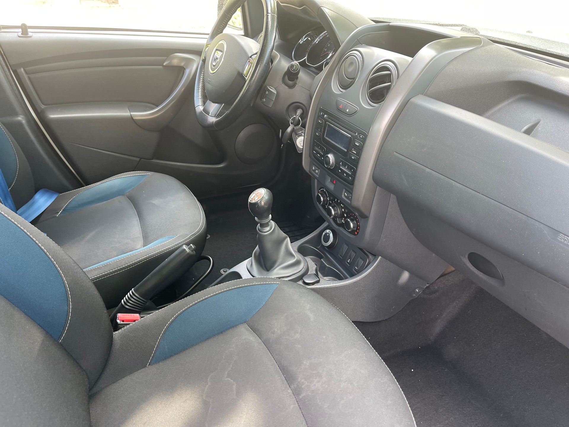 DACIA Duster 1.6 Celebration 4x4-image-10