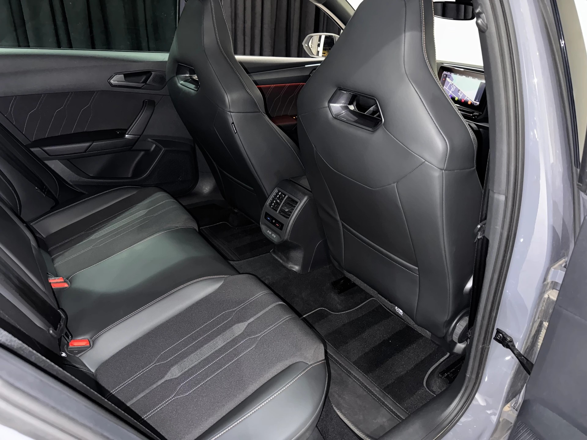 CUPRA LEON ST 1.4 e-HYBRID pHEV DSG-image-10