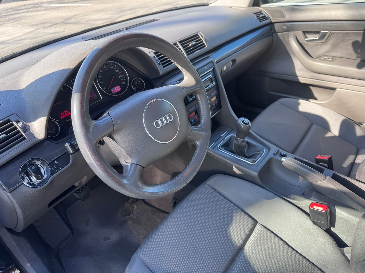 AUDI A4 1.9 TDI-image-6