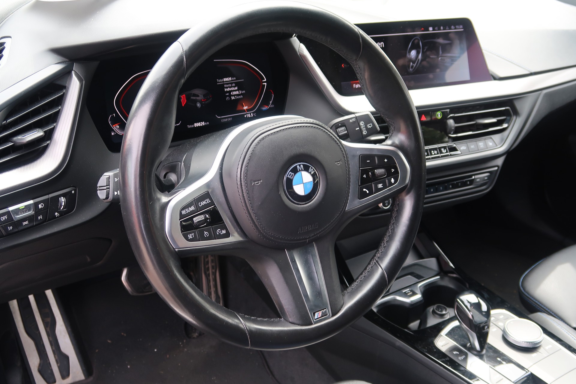 BMW 118i M Sport Steptronic-image-1