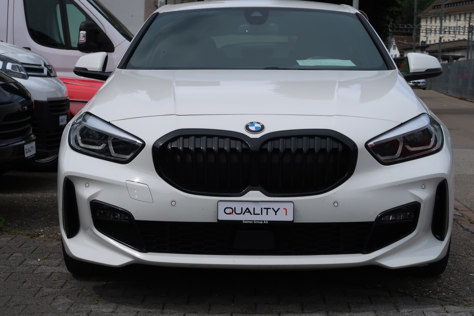 BMW 118i M Sport Steptronic-image-0