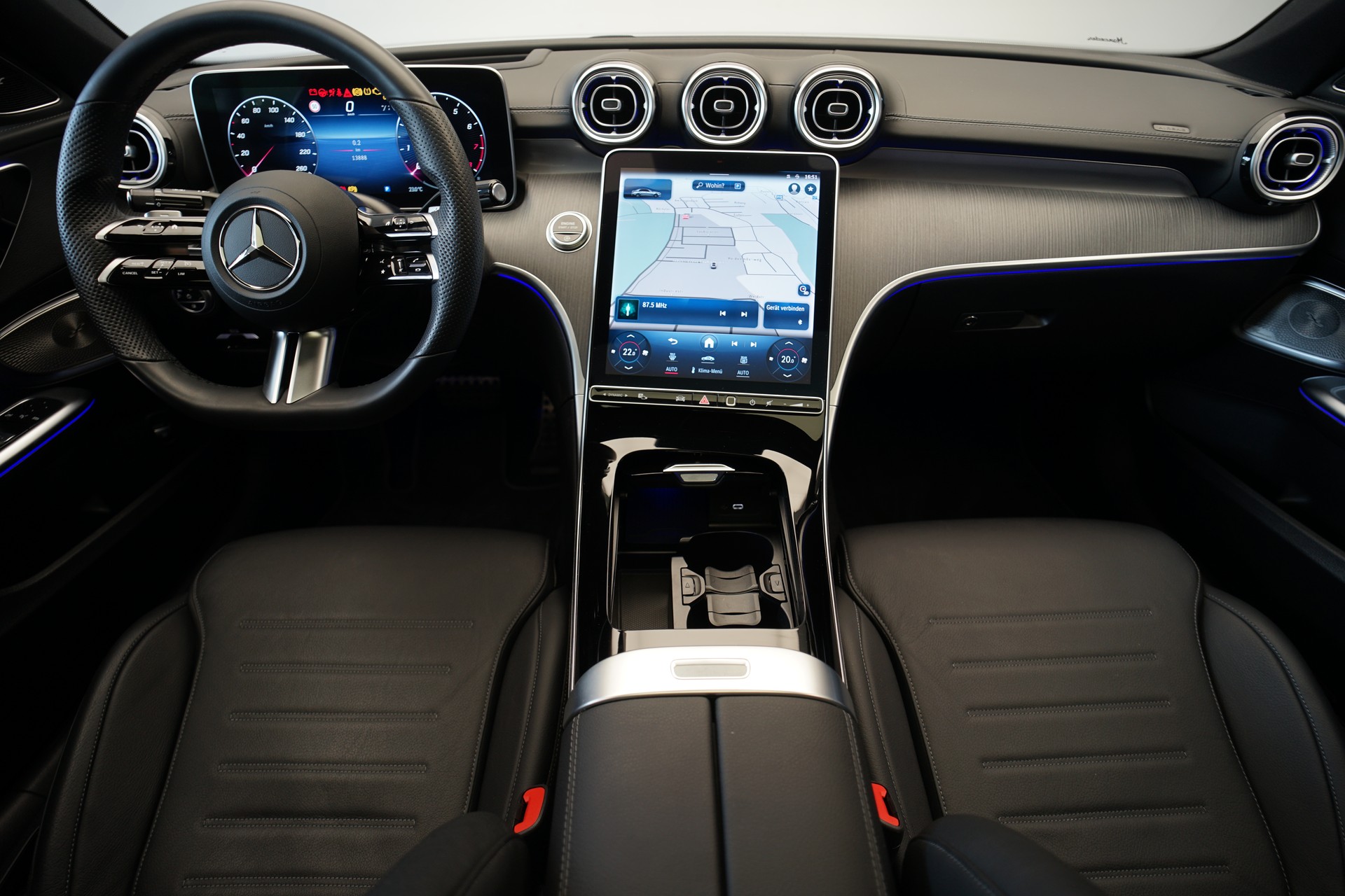 MERCEDES-BENZ C 200 4Matic AMG Line *CH-Fahrzeug*-image-11
