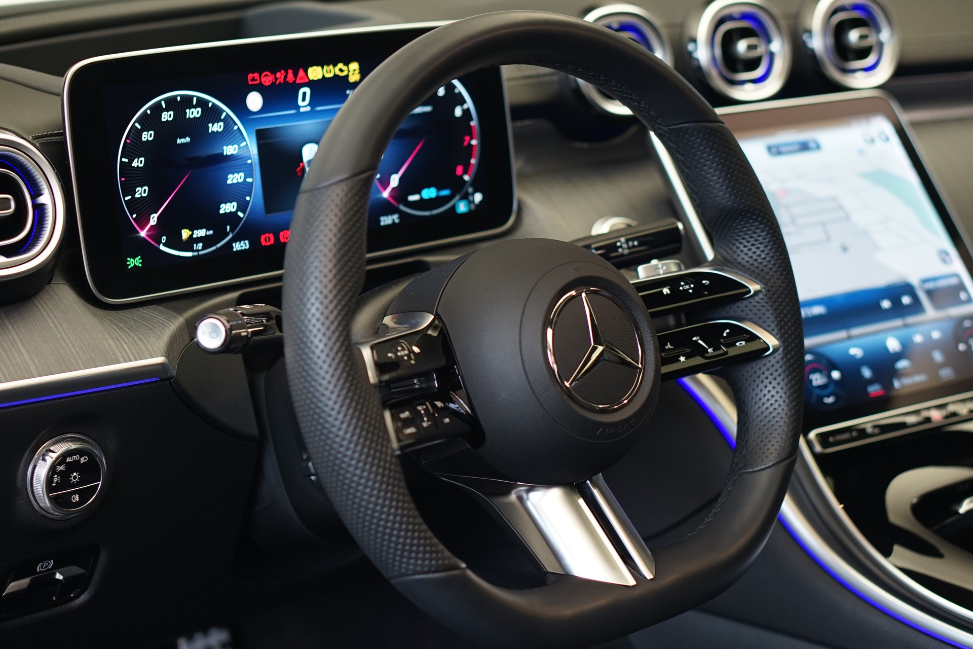 MERCEDES-BENZ C 200 4Matic AMG Line *CH-Fahrzeug*-image-29