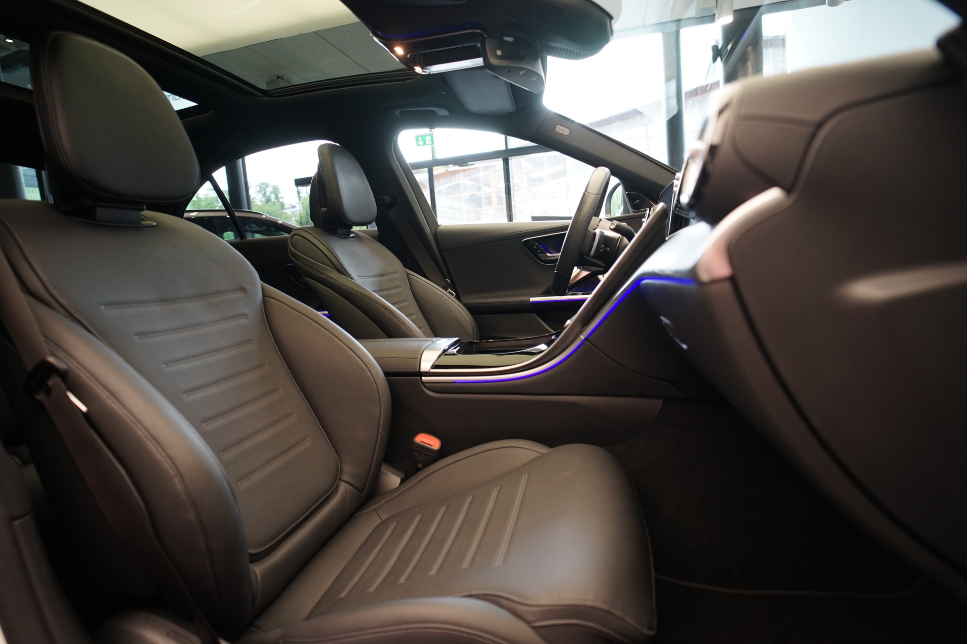 MERCEDES-BENZ C 200 4Matic AMG Line *CH-Fahrzeug*-image-18